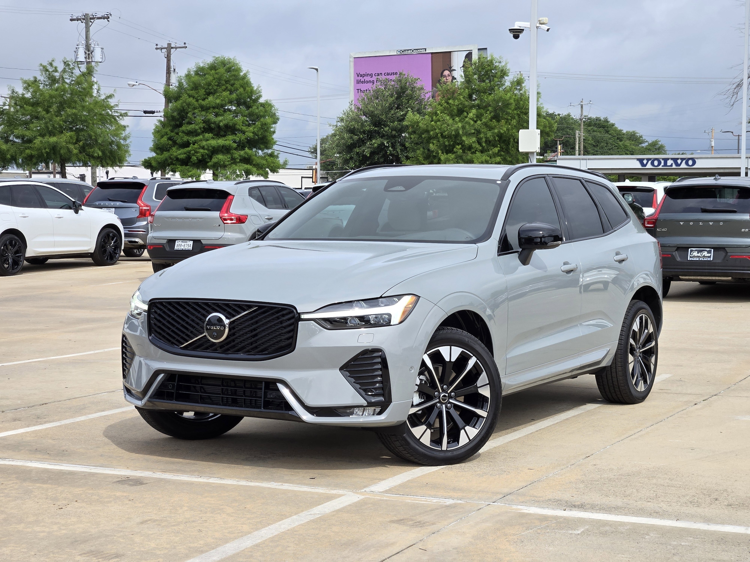 2026 Volvo XC60 B5 Plus Dark AWD's photo