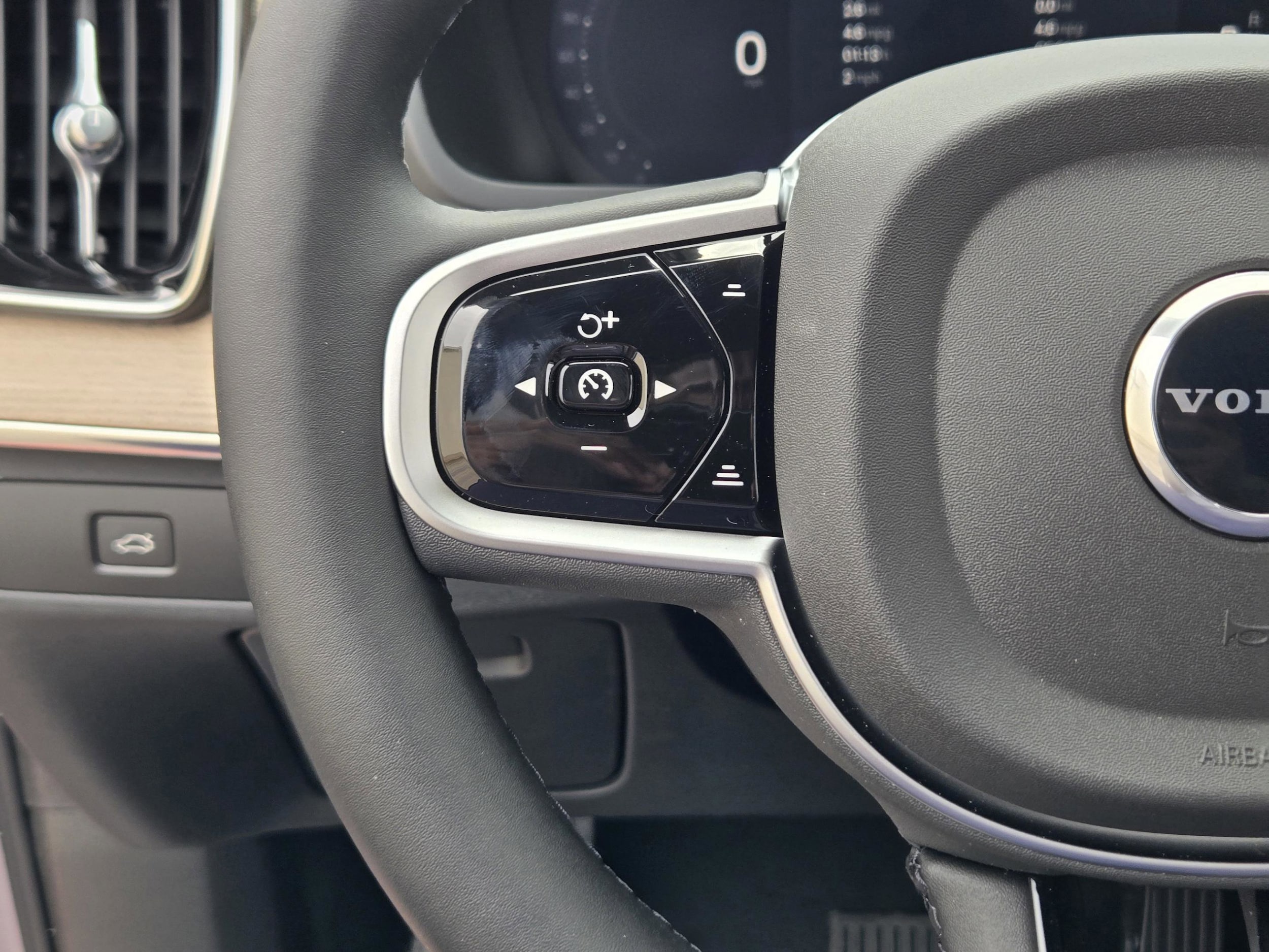 2026 Volvo XC90 Plus - Photo 25