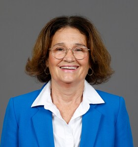 Staff member Leslie Kuykendall from ID_5b587c