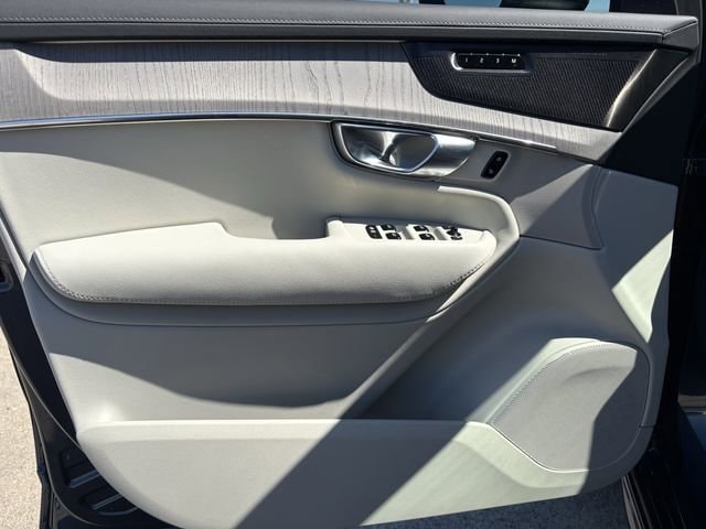 2026 Volvo XC90 Ultra - Photo 12