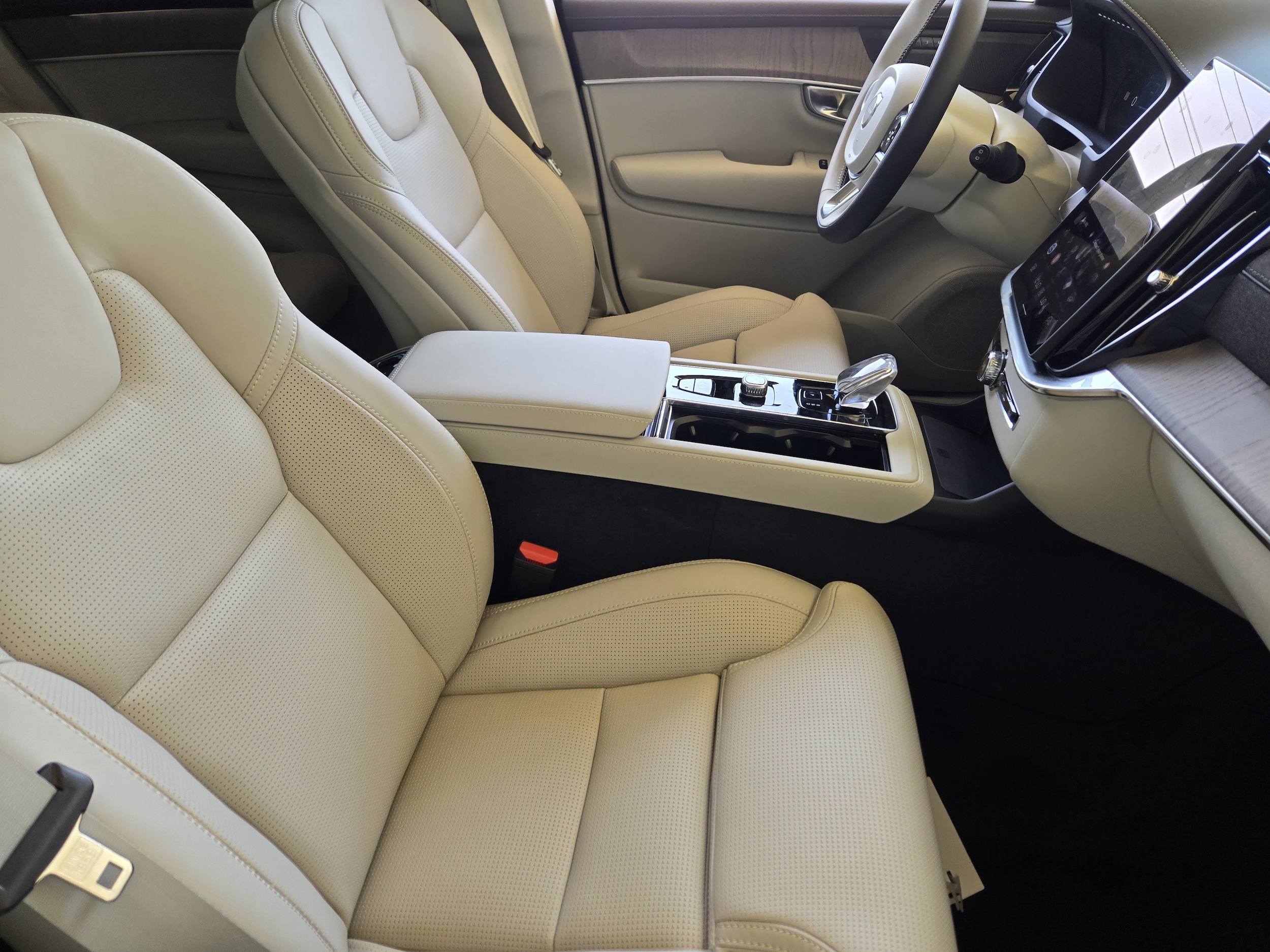 2026 Volvo XC90 Ultra - Photo 16