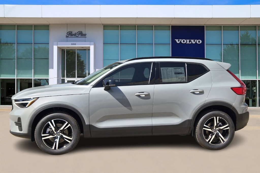 New 2026 Volvo XC40 B4 Core SUV