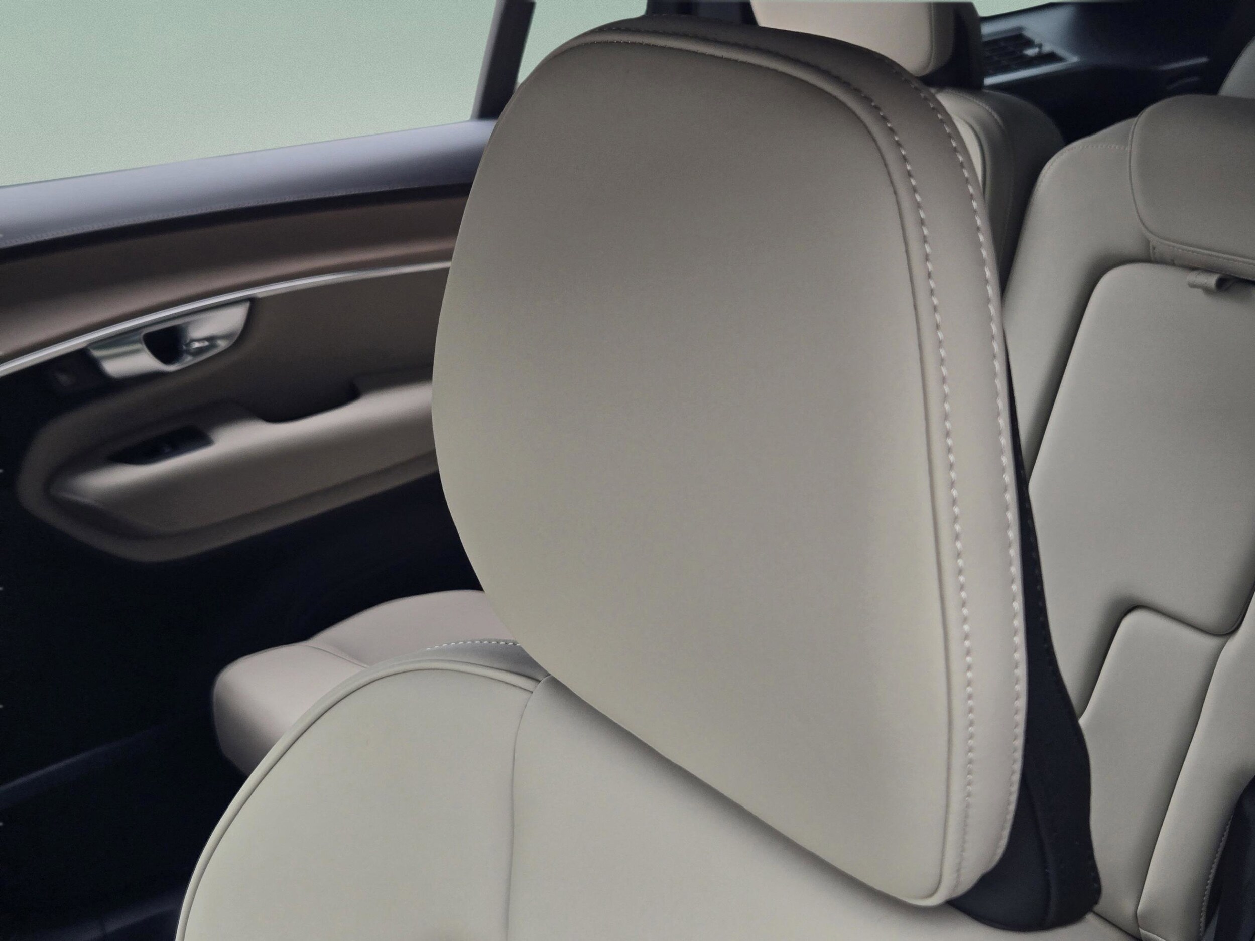 2026 Volvo XC90 Plus - Photo 13