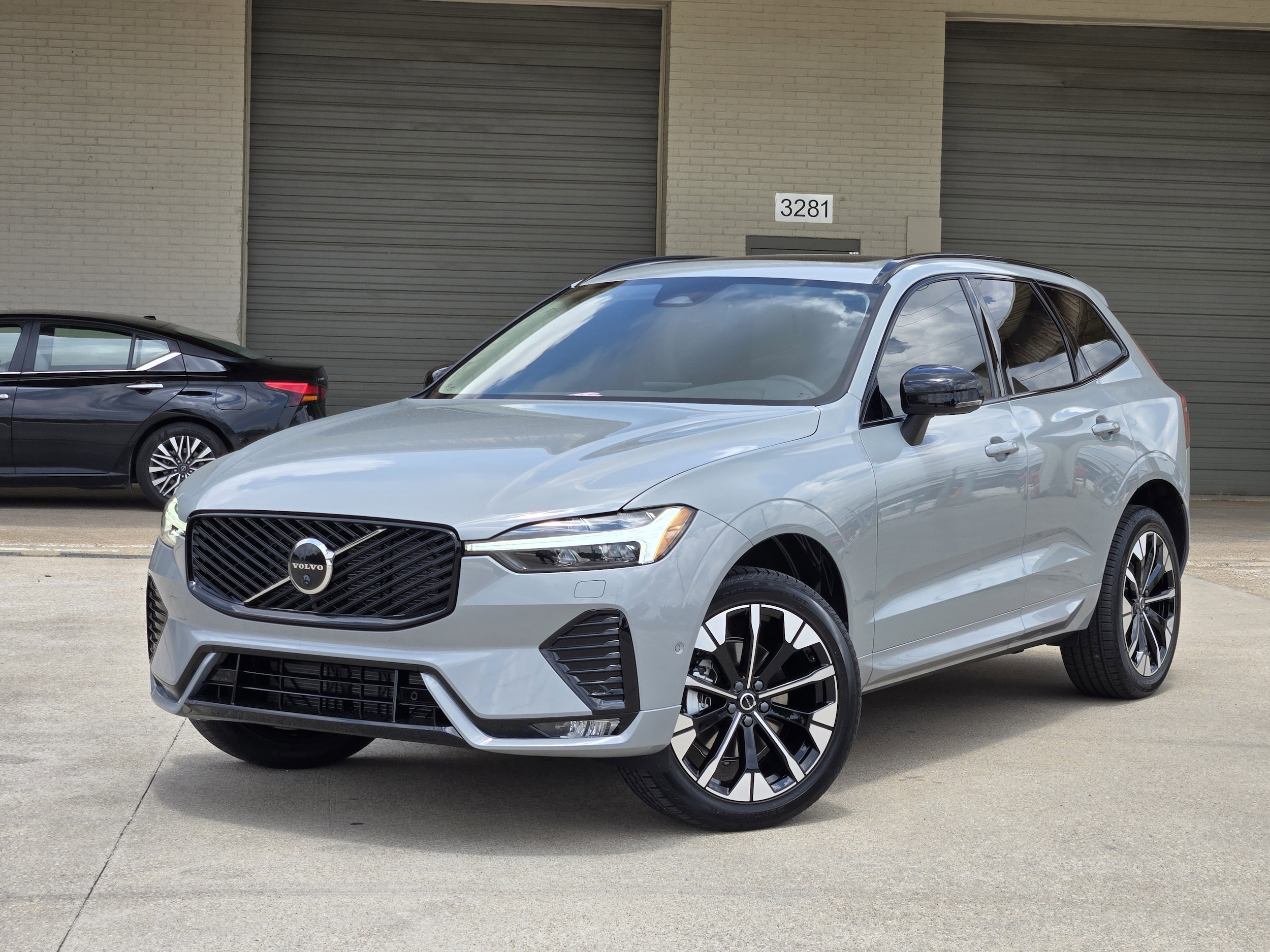 2026 Volvo XC60 B5 Plus Dark AWD's photo