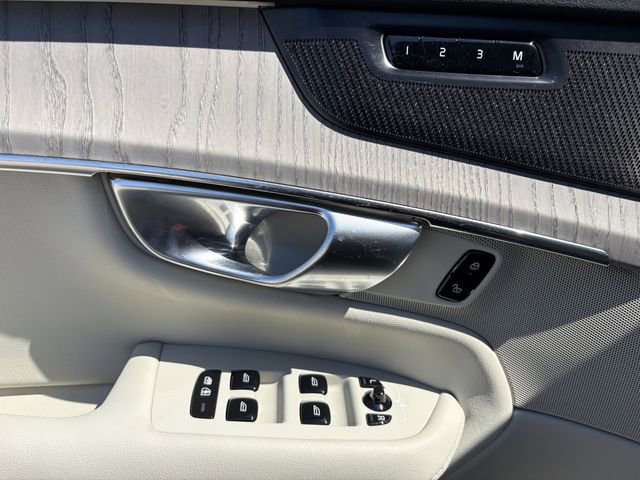 2026 Volvo XC90 Ultra - Photo 13