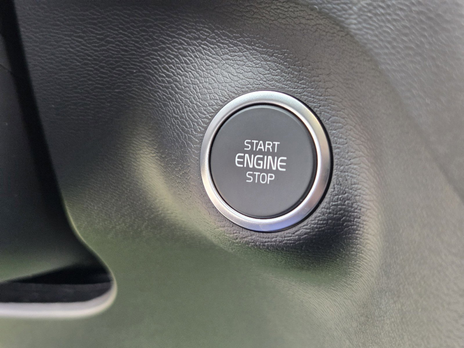 2025 Volvo XC40 Core - Photo 24