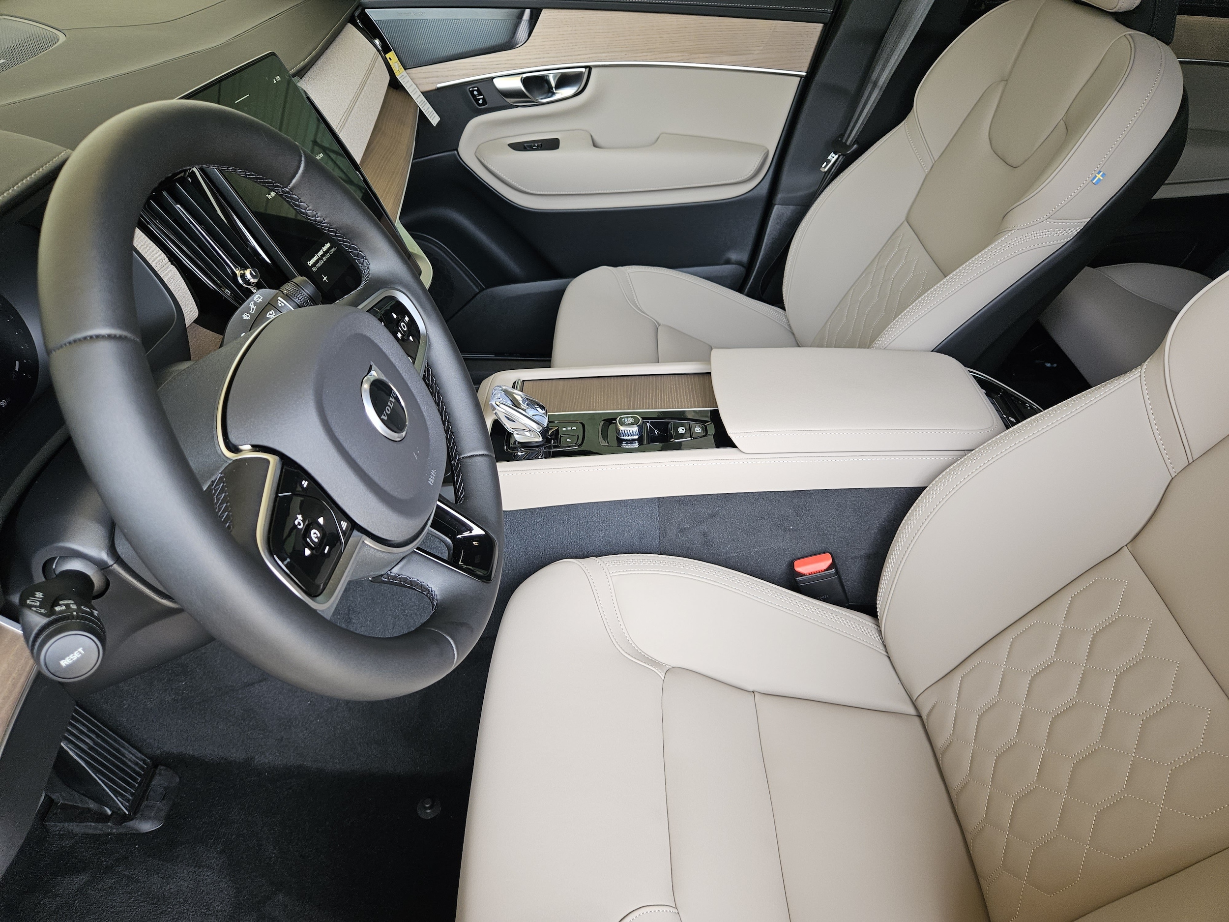 2026 Volvo XC90 Plus - Photo 14
