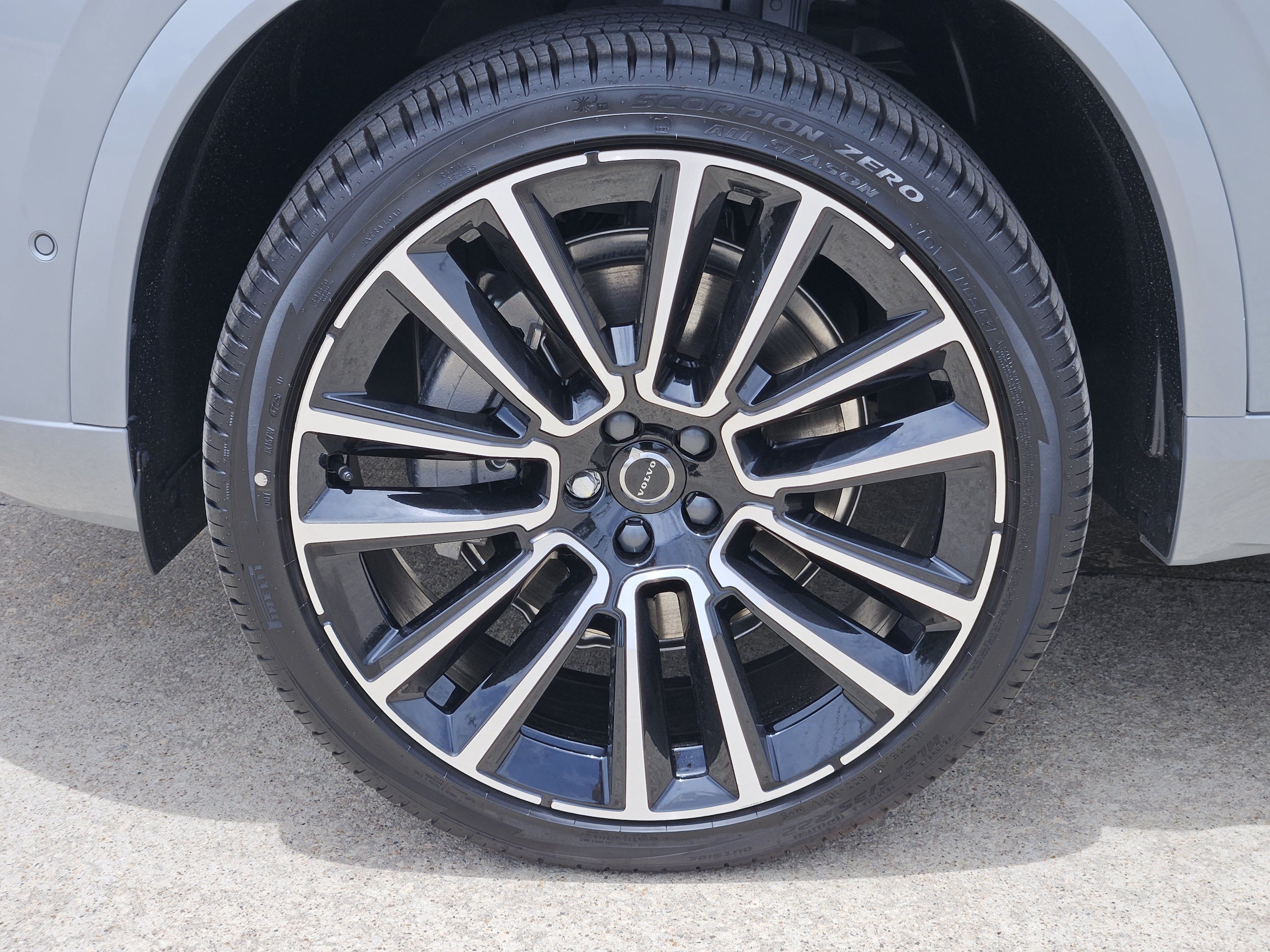 2026 Volvo XC90 Plus - Photo 12