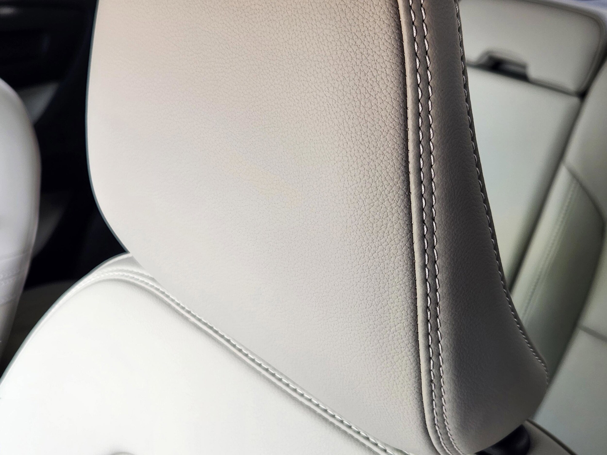 2026 Volvo XC40 Plus - Photo 12