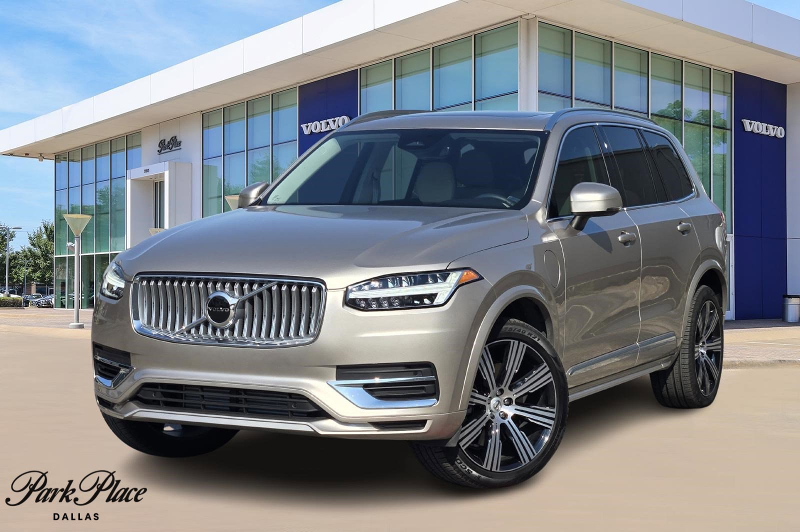 2025 Volvo XC90 Core's photo