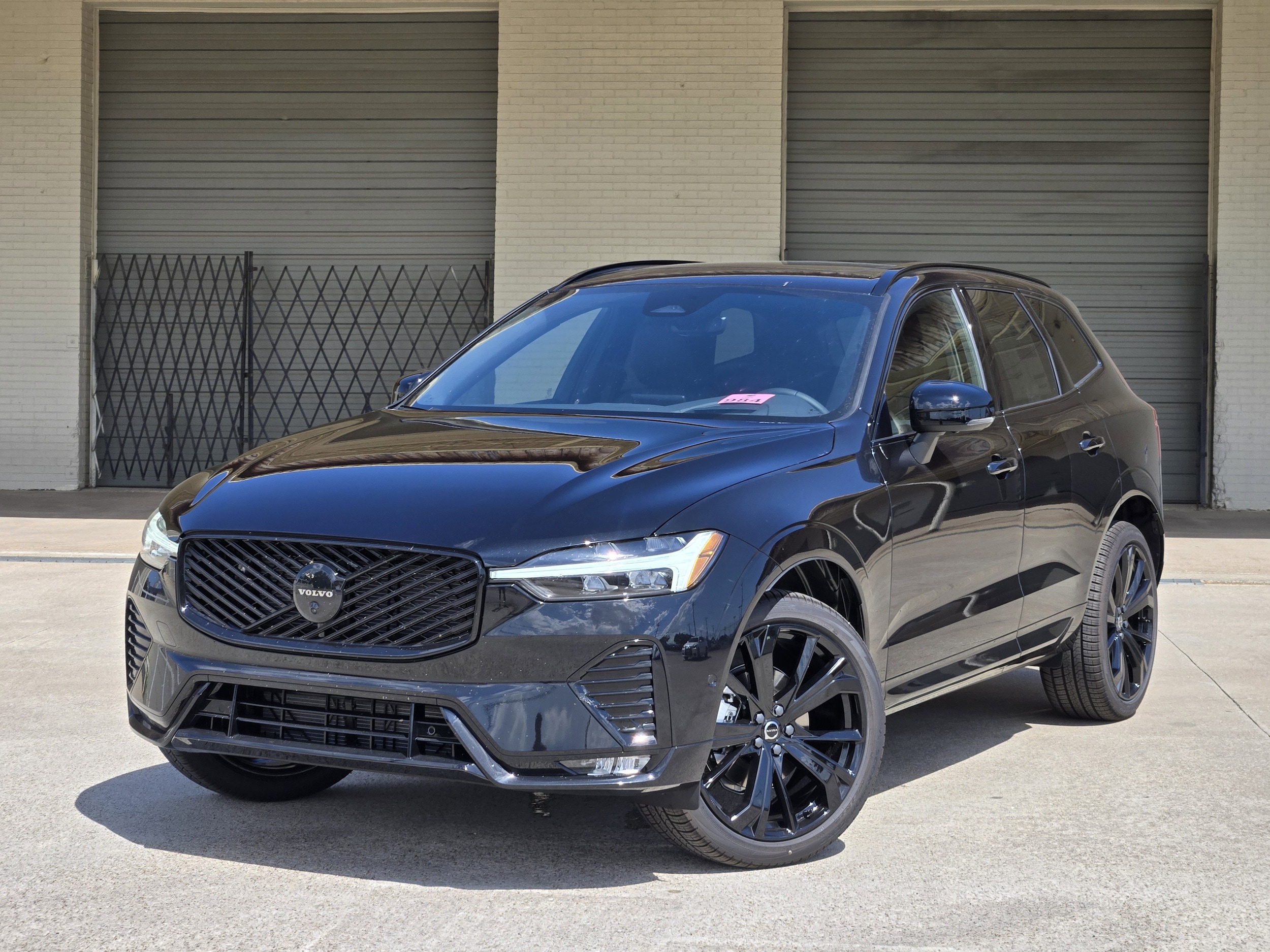 2026 Volvo XC60 B5 Ultra Black Edition Theme AWD's photo