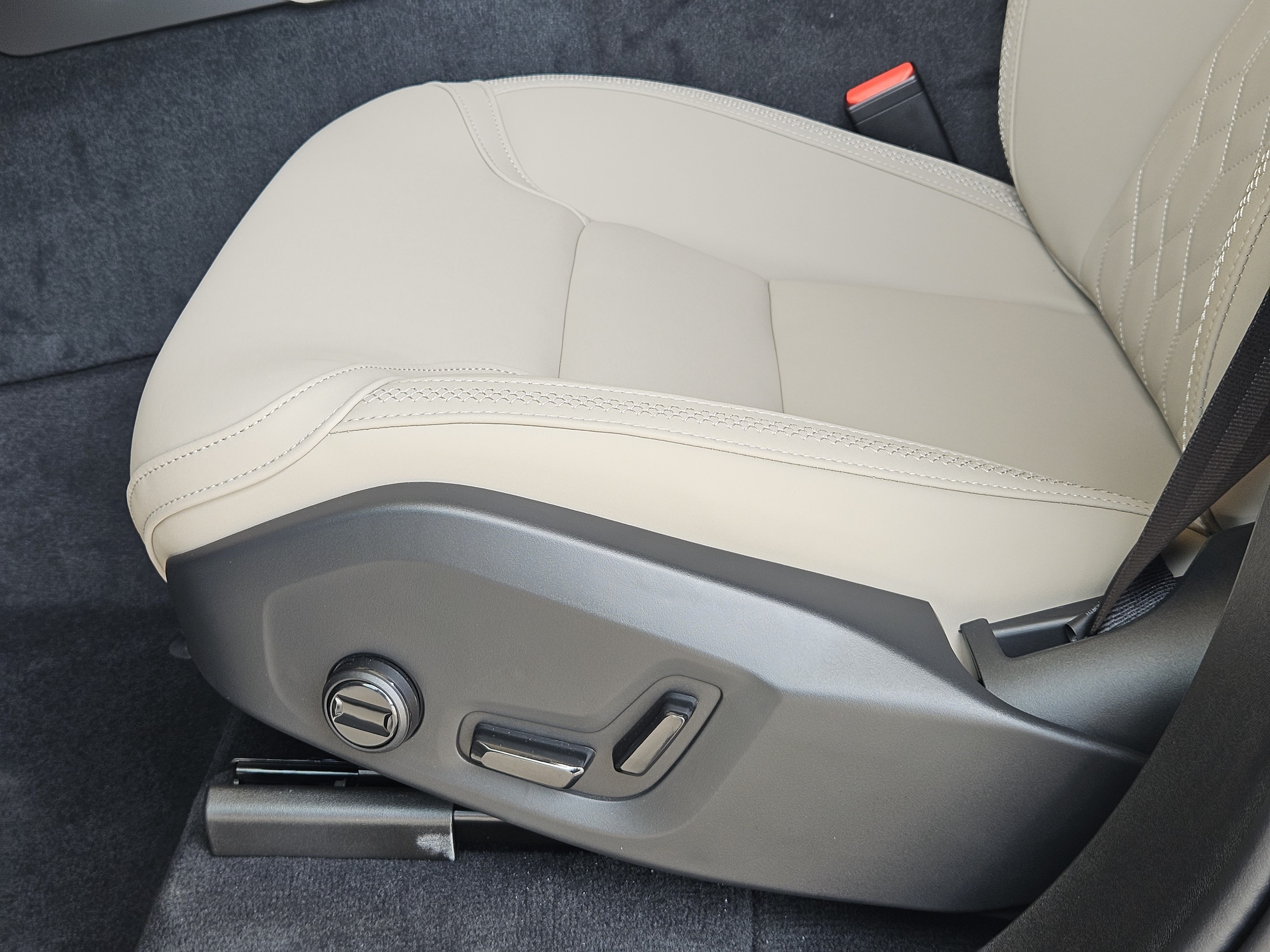 2026 Volvo XC90 Plus - Photo 24