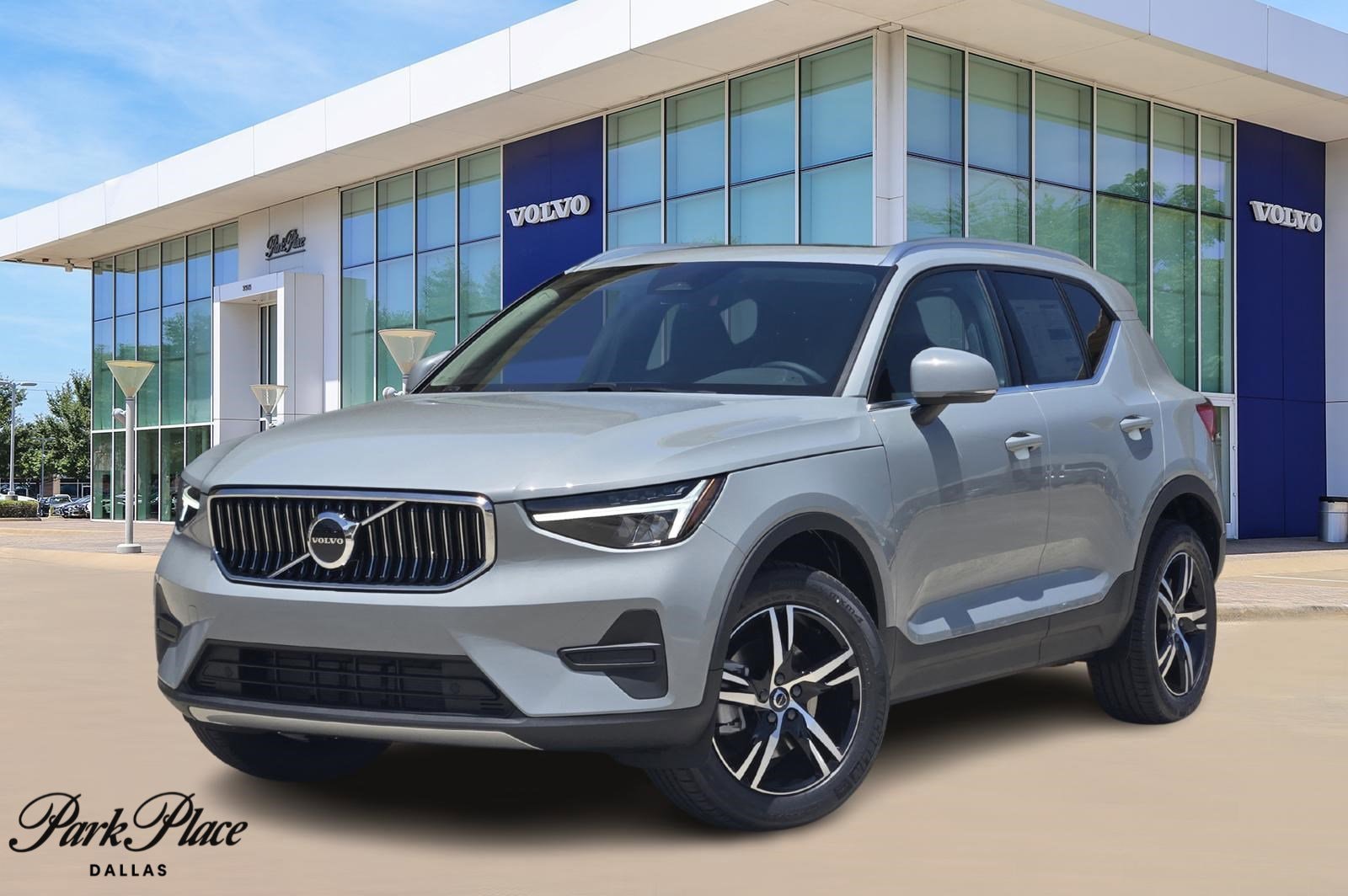 2025 Volvo XC40 Core's photo