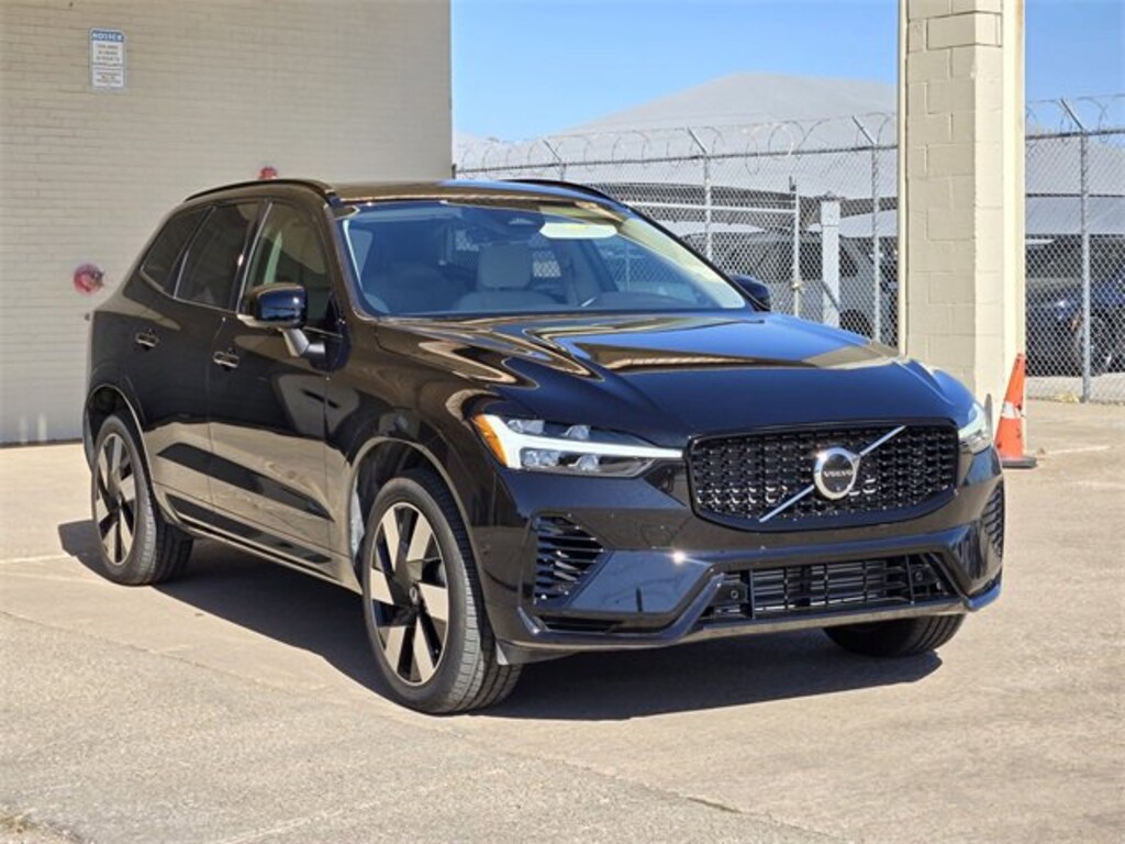 Used 2025 Volvo XC60 plug-in hybrid T8 Plus SUV