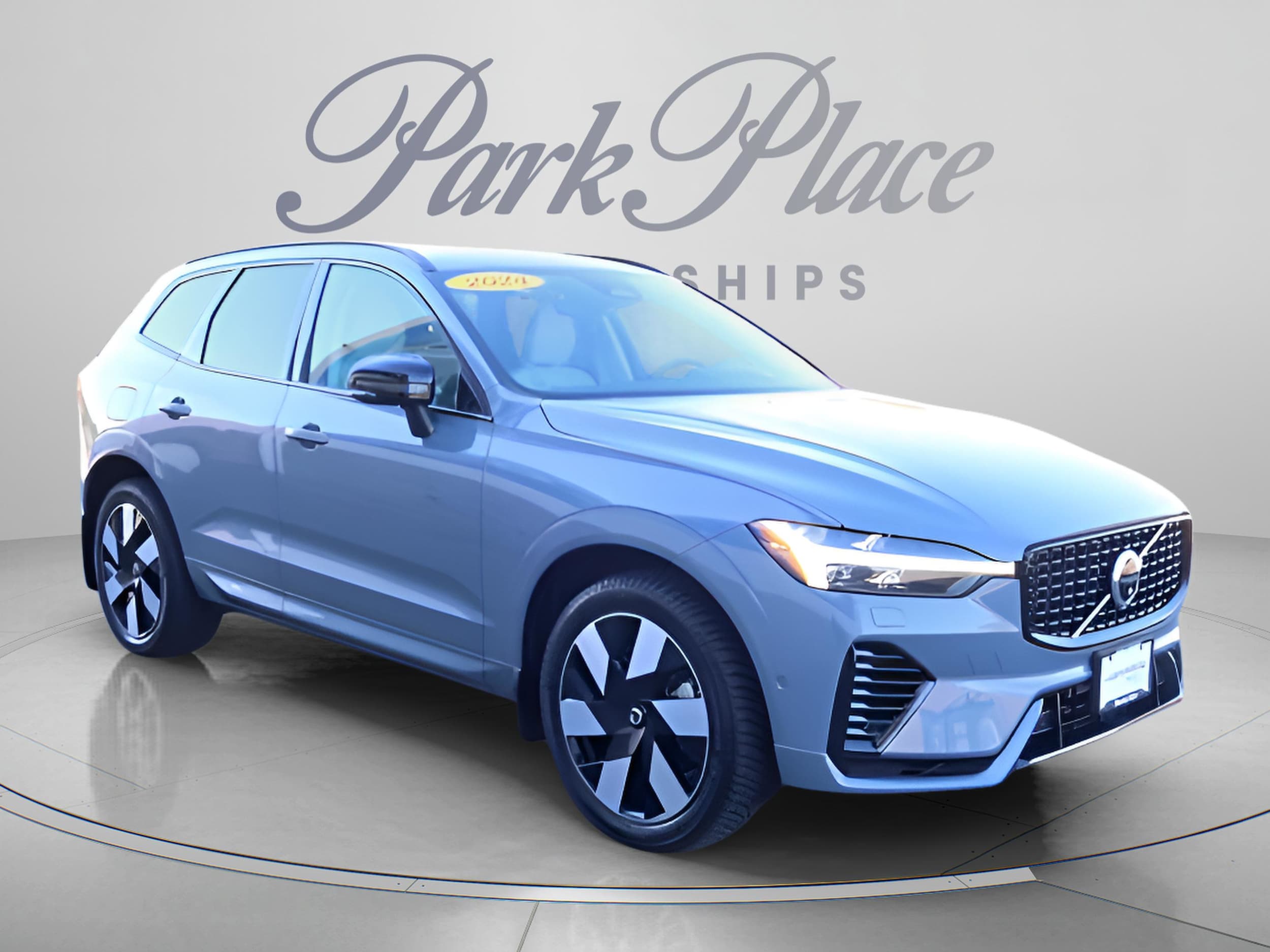 2024 Volvo XC60 T8 Plus Dark Theme AWD's photo