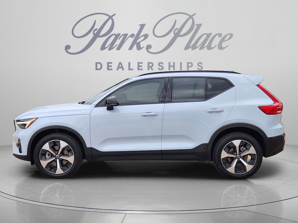 Used 2026 Volvo XC40 B5 Plus SUV