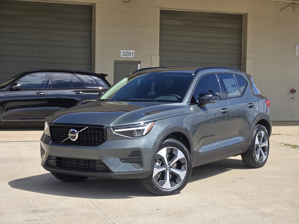 New 2026 Volvo XC40 B5 Core SUV