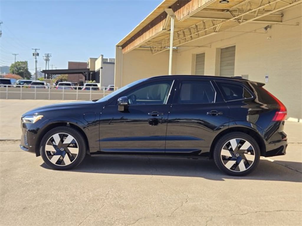 Used 2025 Volvo XC60 plug-in hybrid T8 Plus SUV
