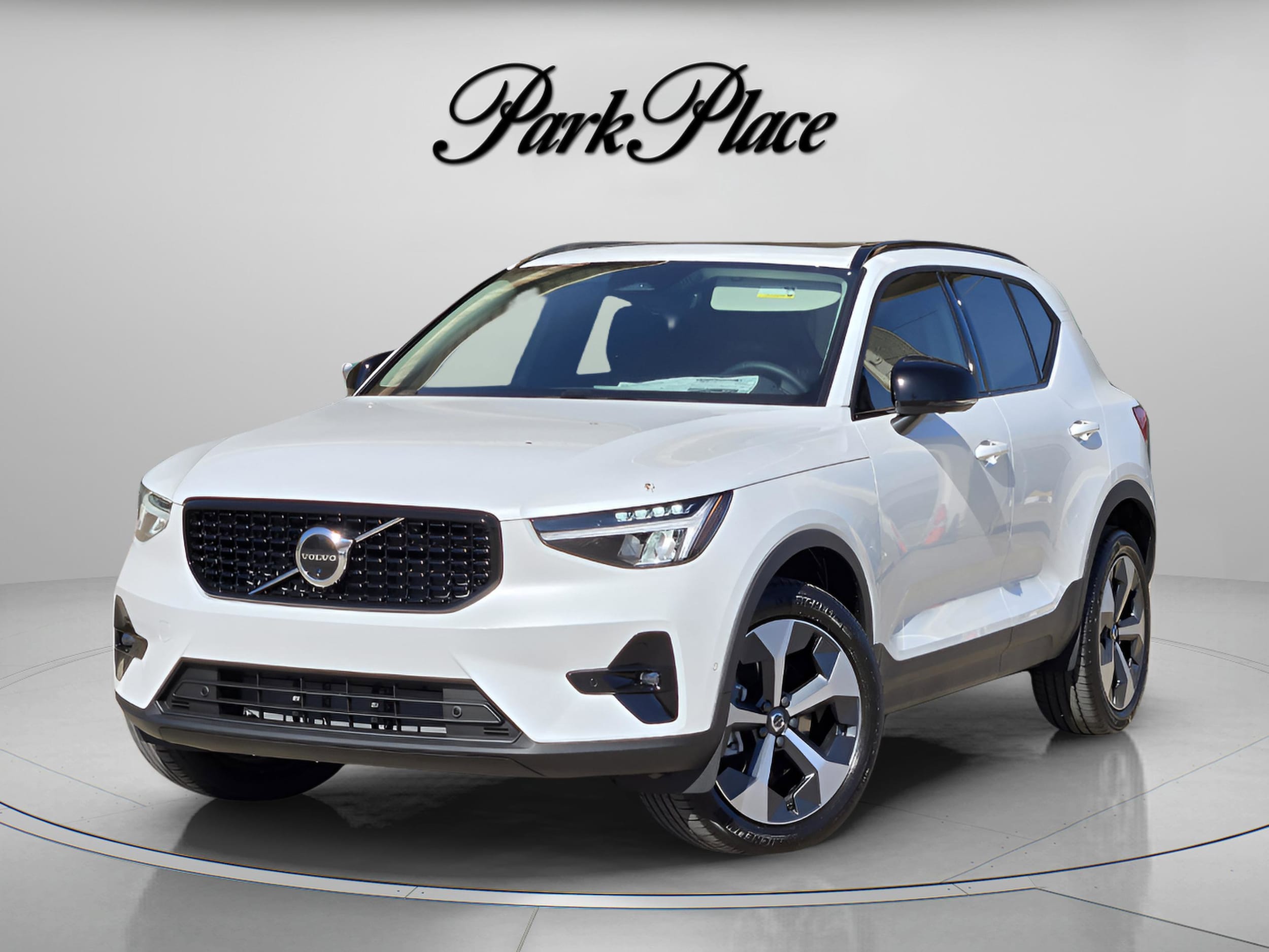 2026 Volvo XC40 B4 Plus Dark FWD's photo