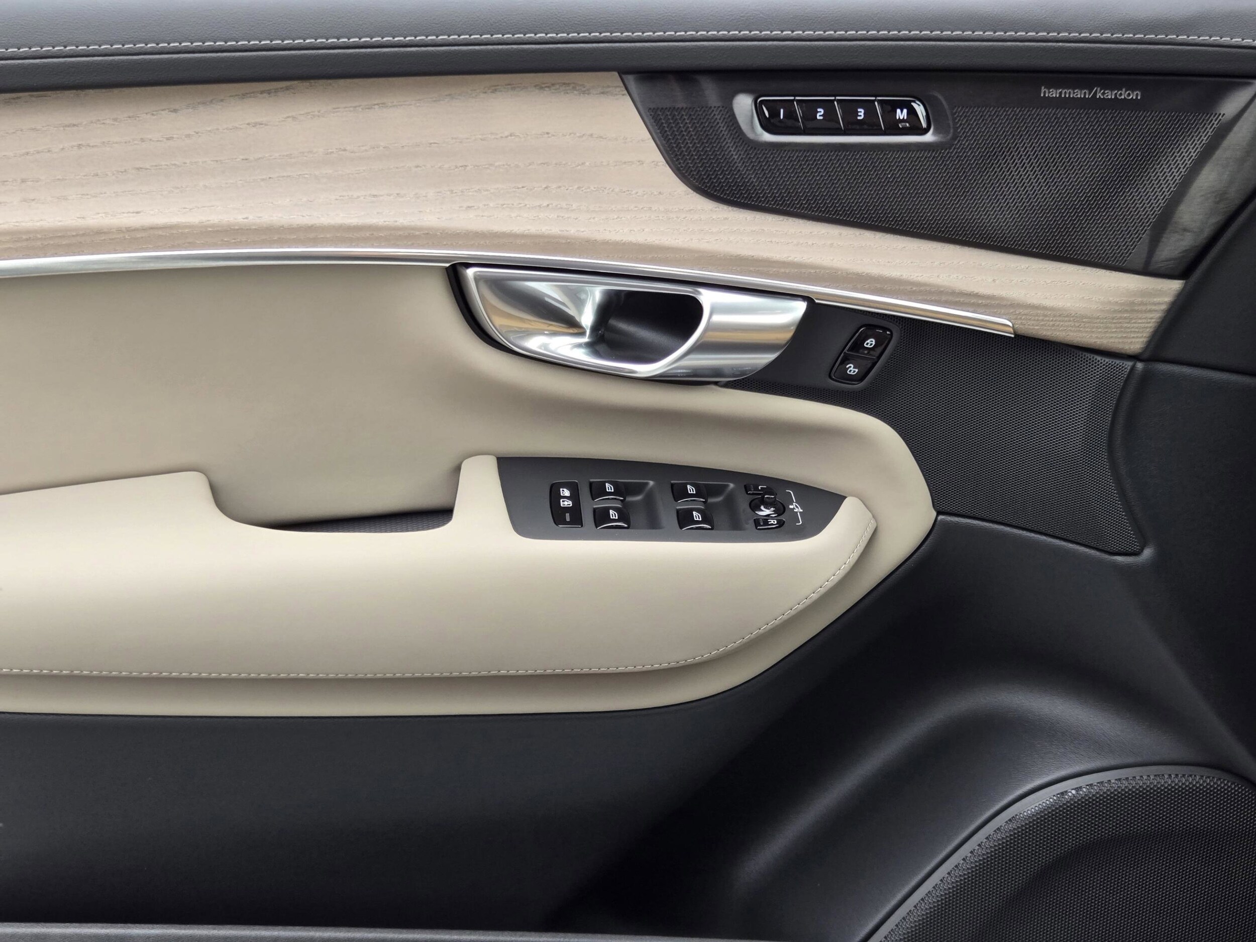 2026 Volvo XC90 Plus - Photo 20