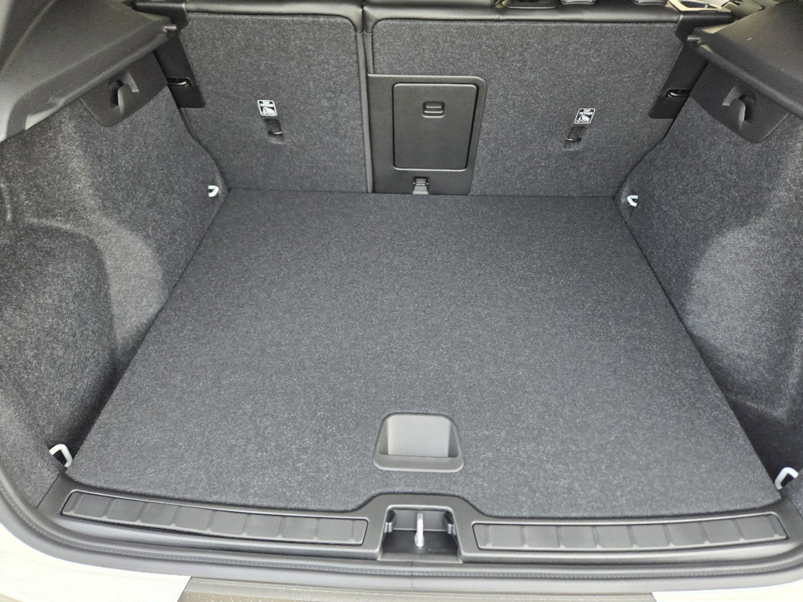 2025 Volvo XC40 Core - Photo 35