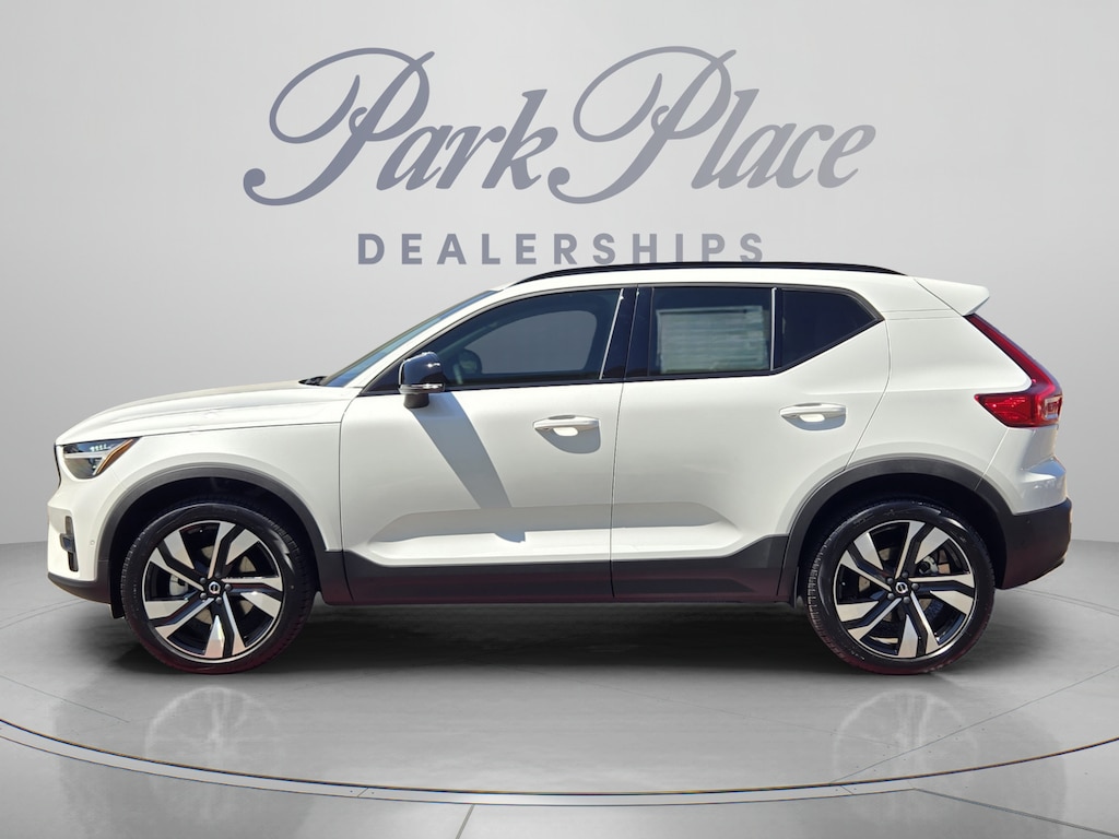 New 2026 Volvo XC40 B5 Ultra SUV
