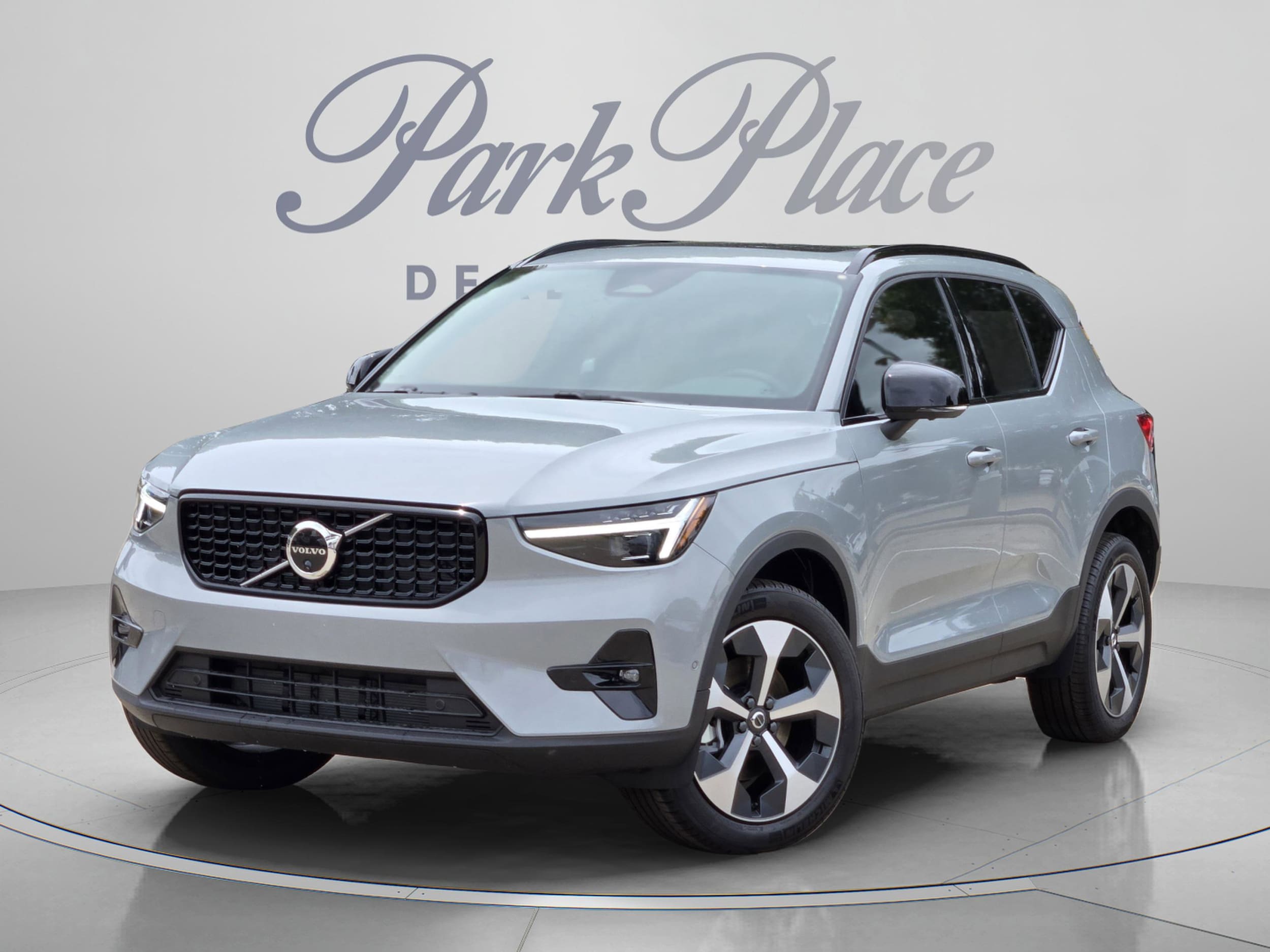 2026 Volvo XC40 B5 Plus Dark AWD's photo