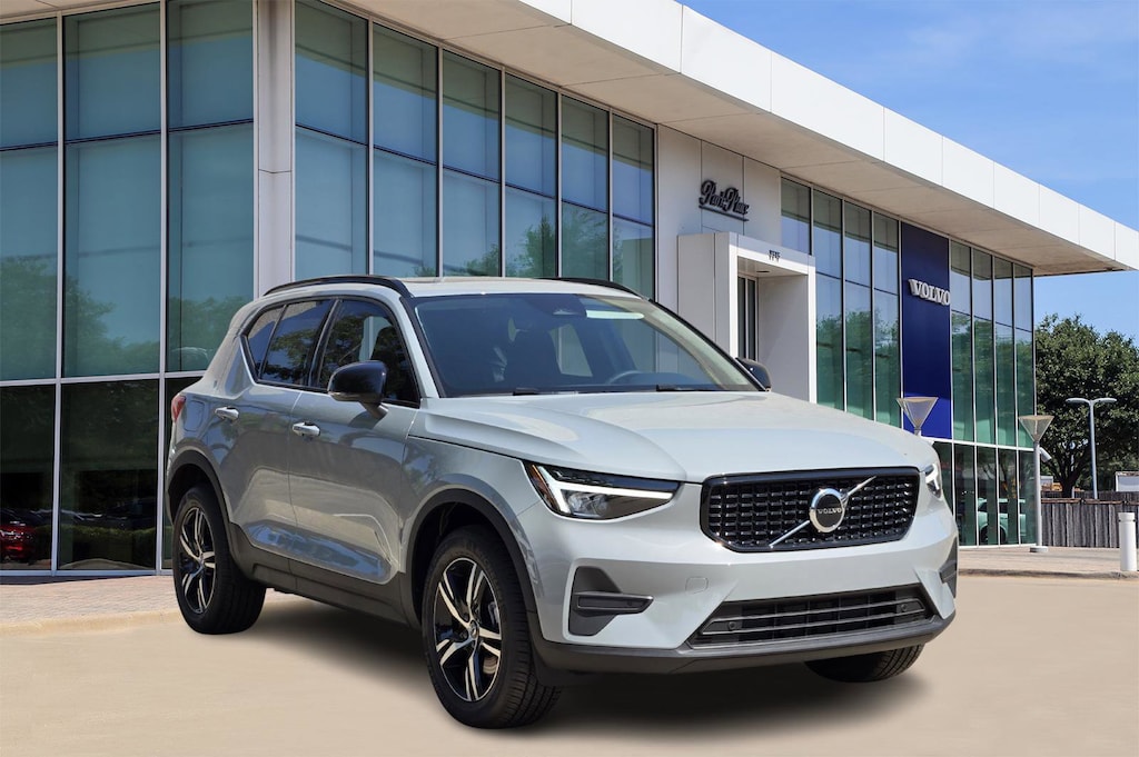 New 2026 Volvo XC40 B4 Core SUV