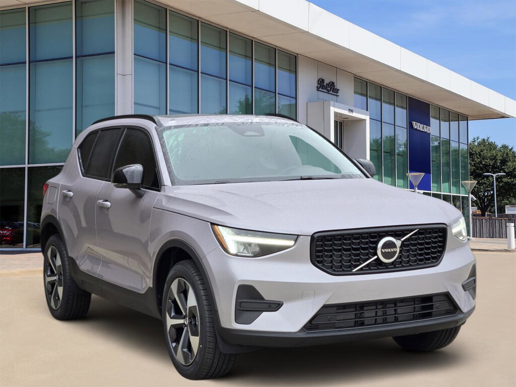 New 2026 Volvo XC40 B4 Core SUV