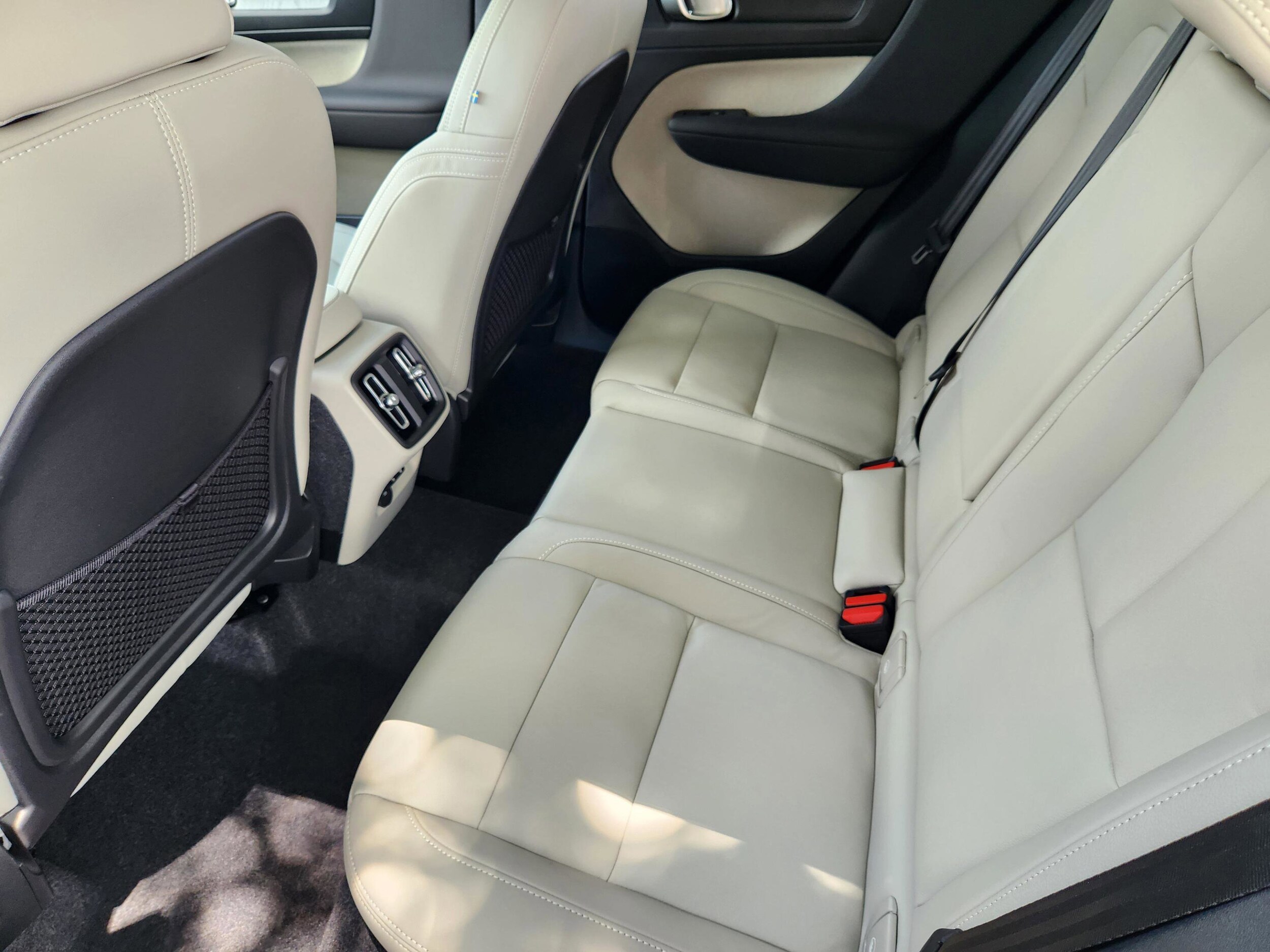 2026 Volvo XC40 Plus - Photo 26