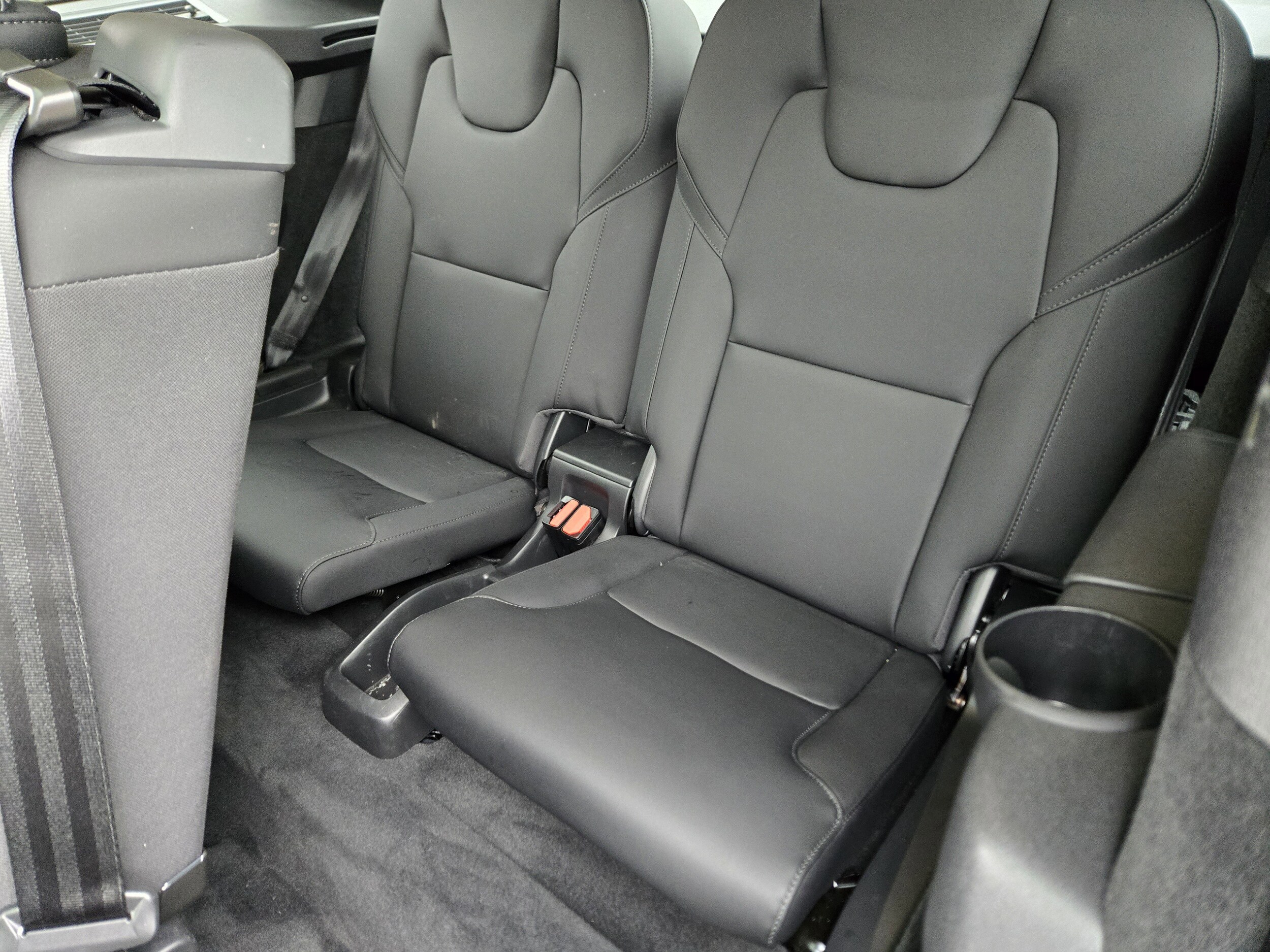 2025 Volvo XC90 Core - Photo 28