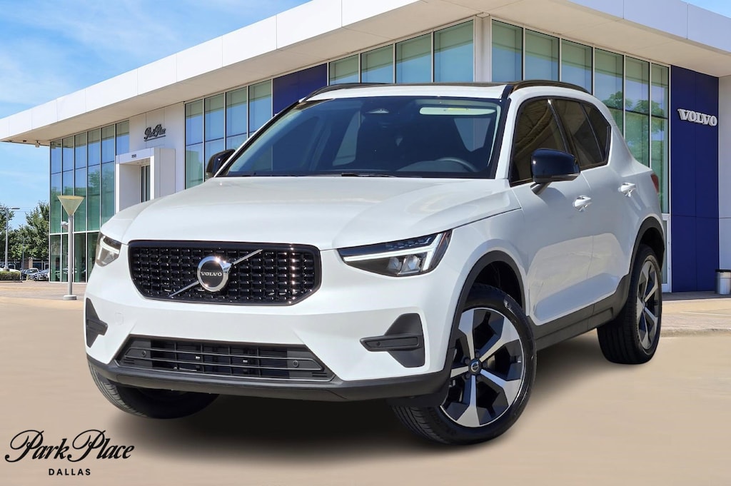 Used 2026 Volvo XC40 B4 Core SUV