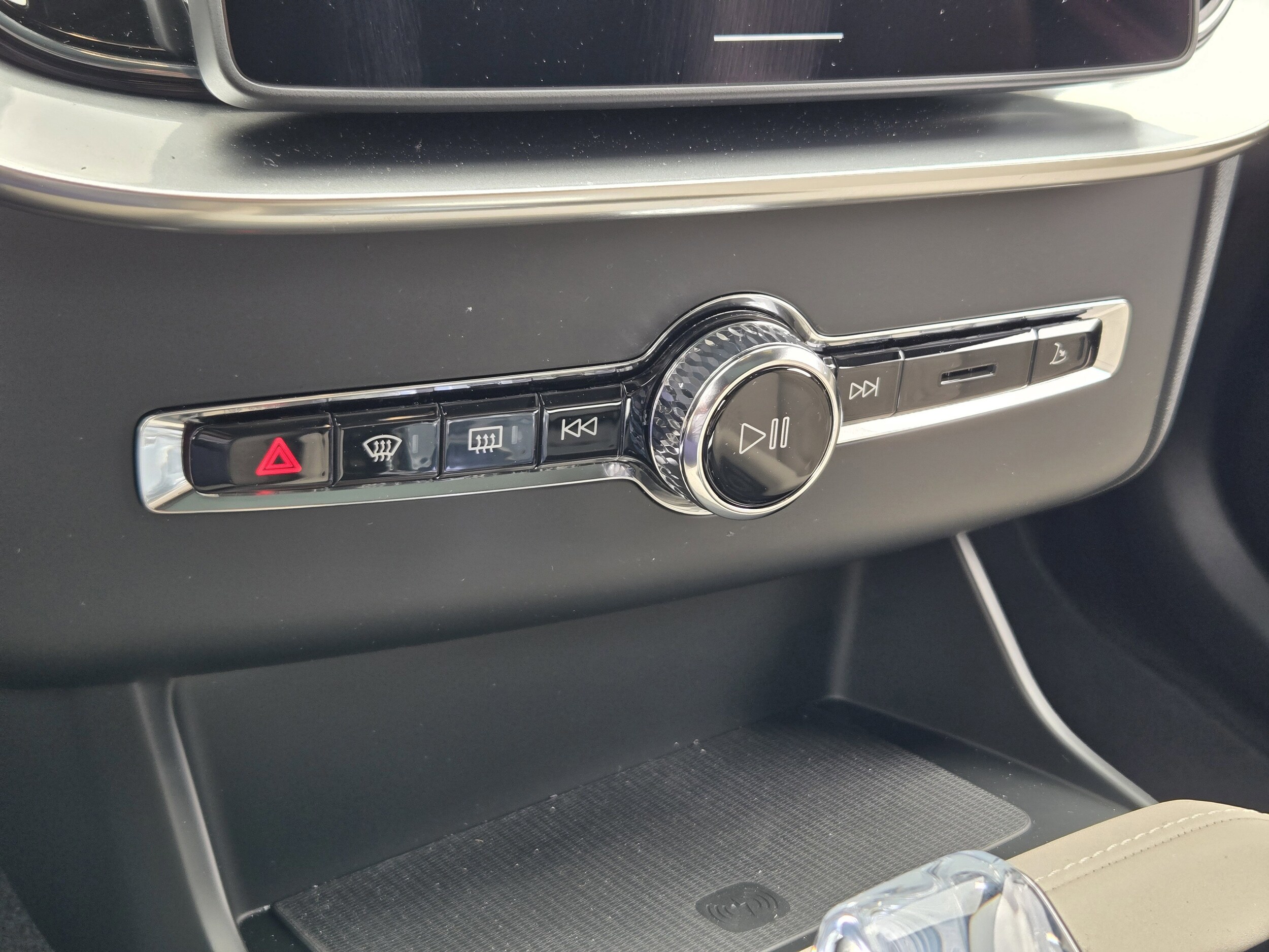 2026 Volvo XC90 Plus - Photo 17