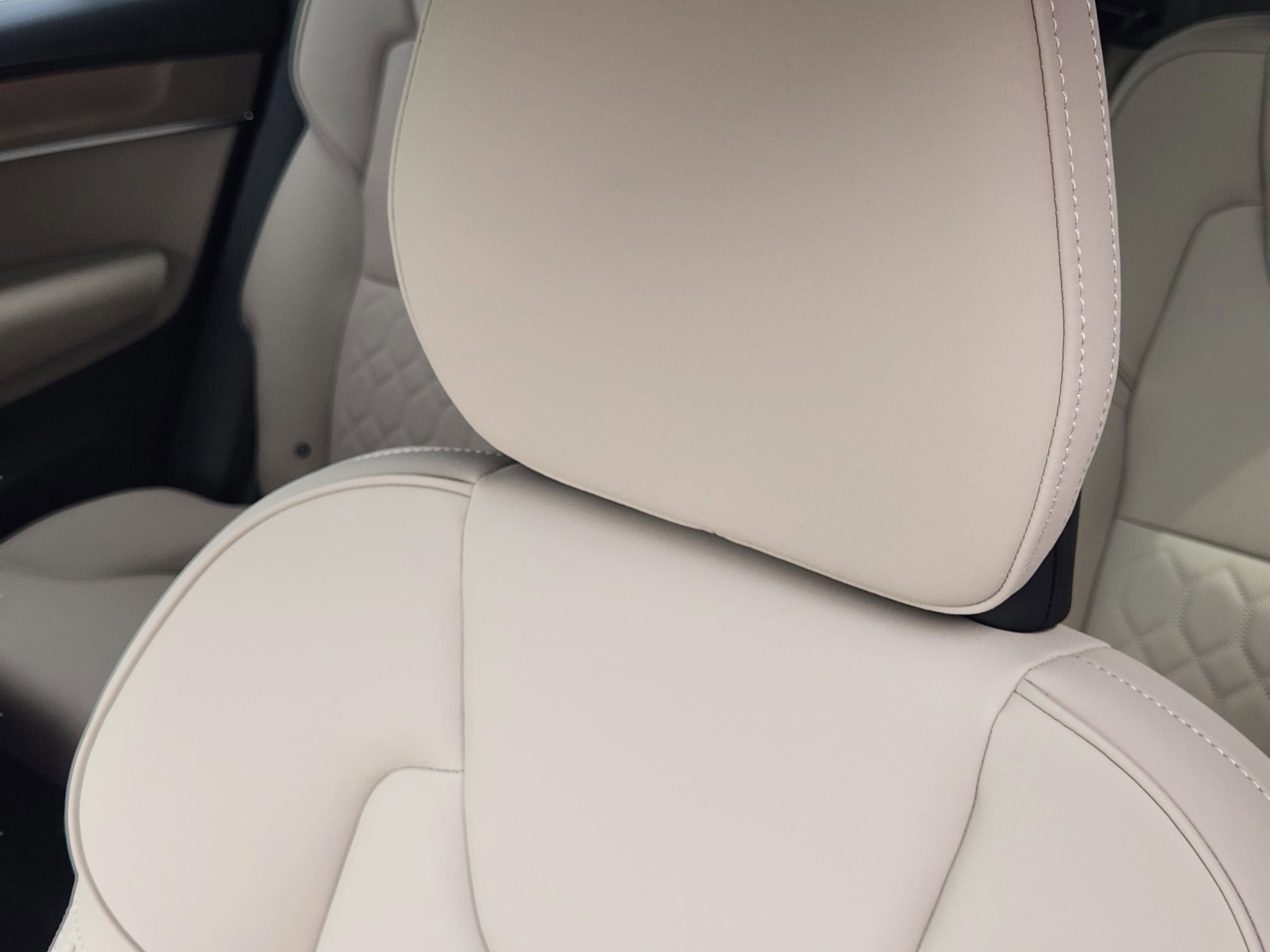 2026 Volvo XC90 Plus - Photo 15