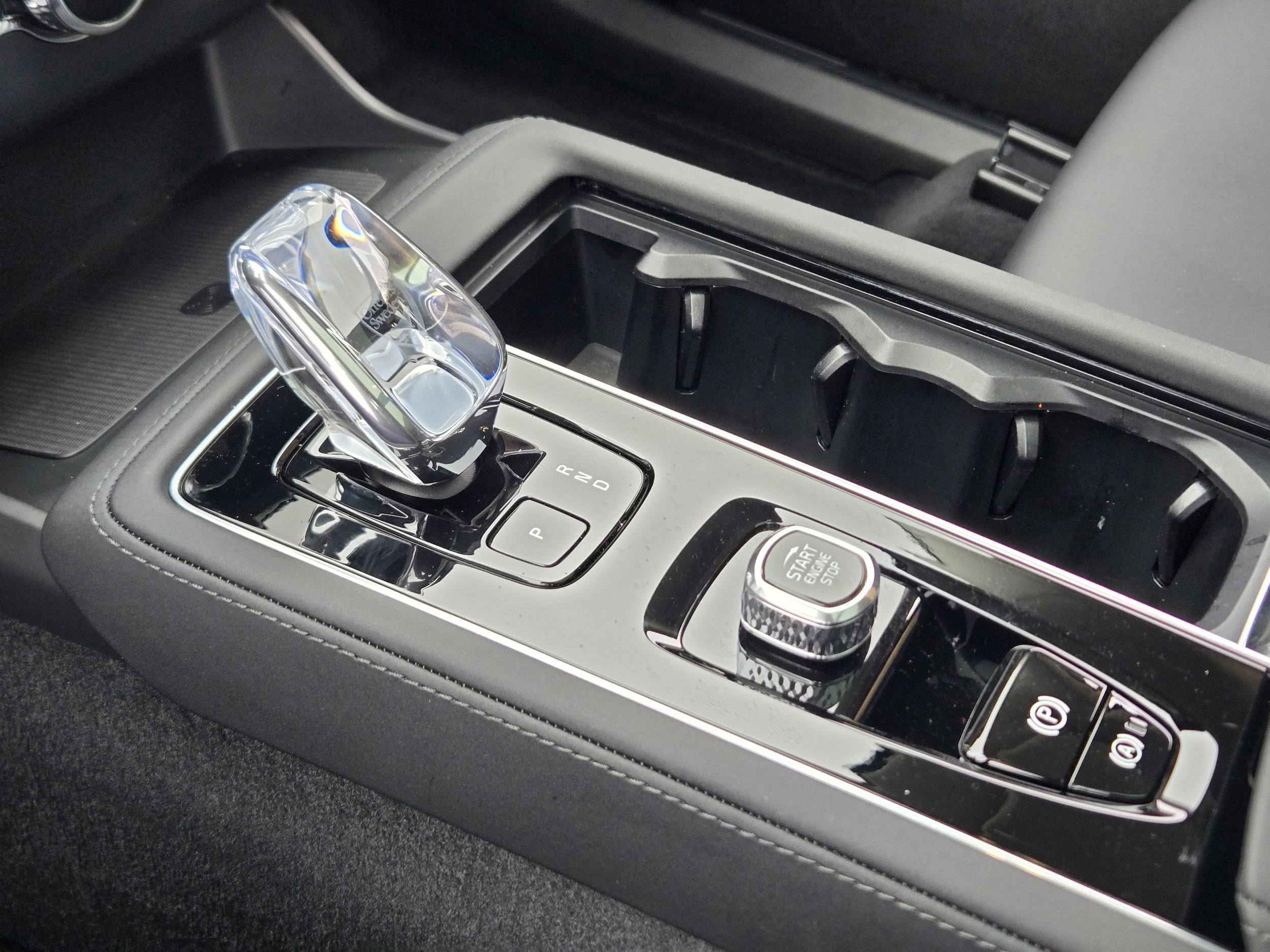 2025 Volvo XC90 Core - Photo 18