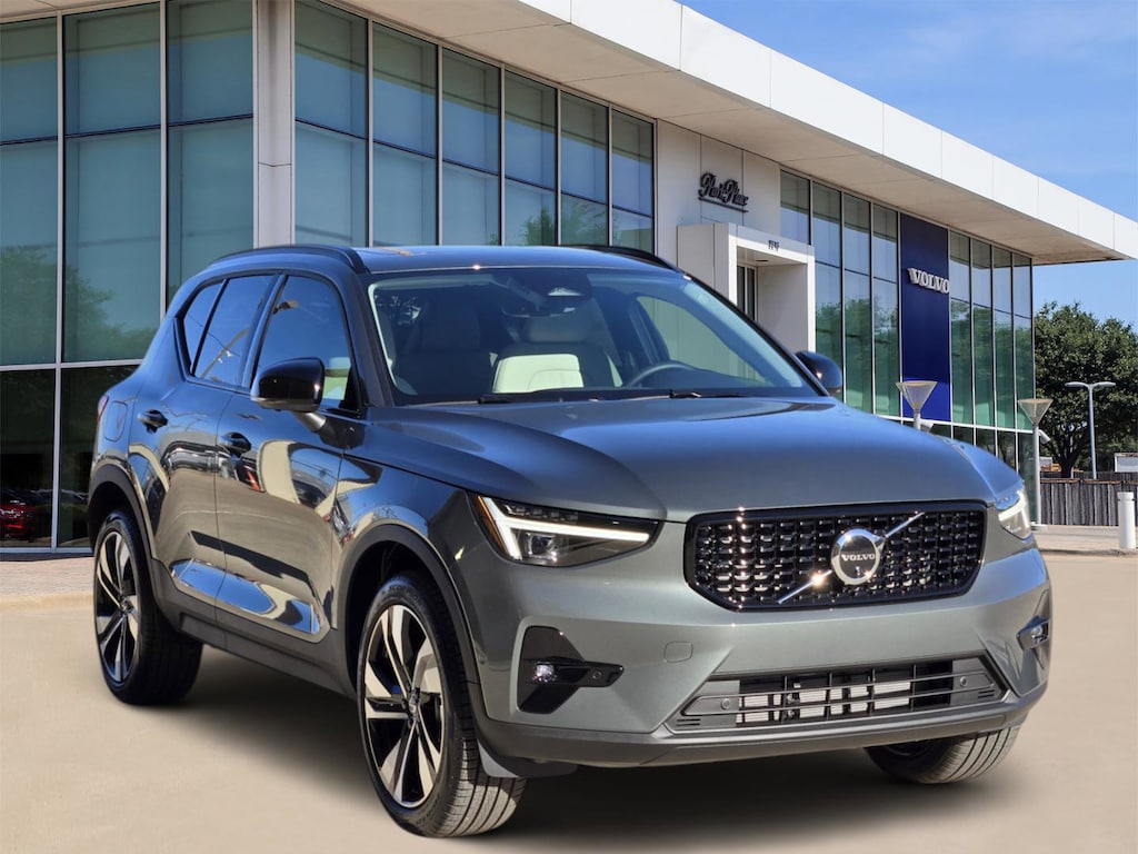 New 2026 Volvo XC40 B5 Ultra SUV