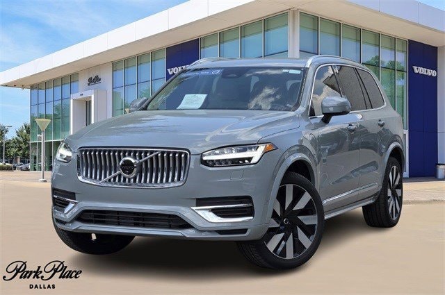 2025 Volvo XC90 Plus's photo
