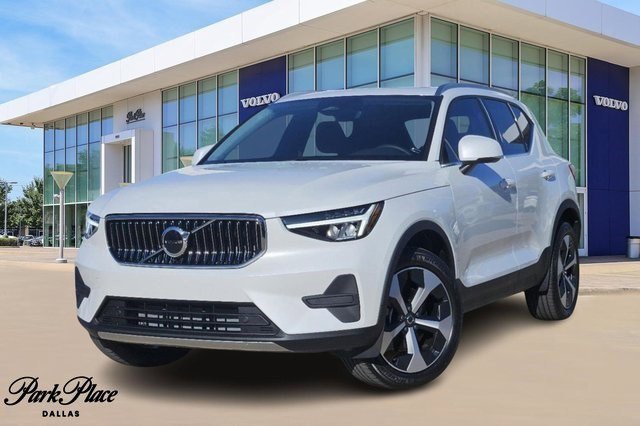 2025 Volvo XC60 Plus's photo