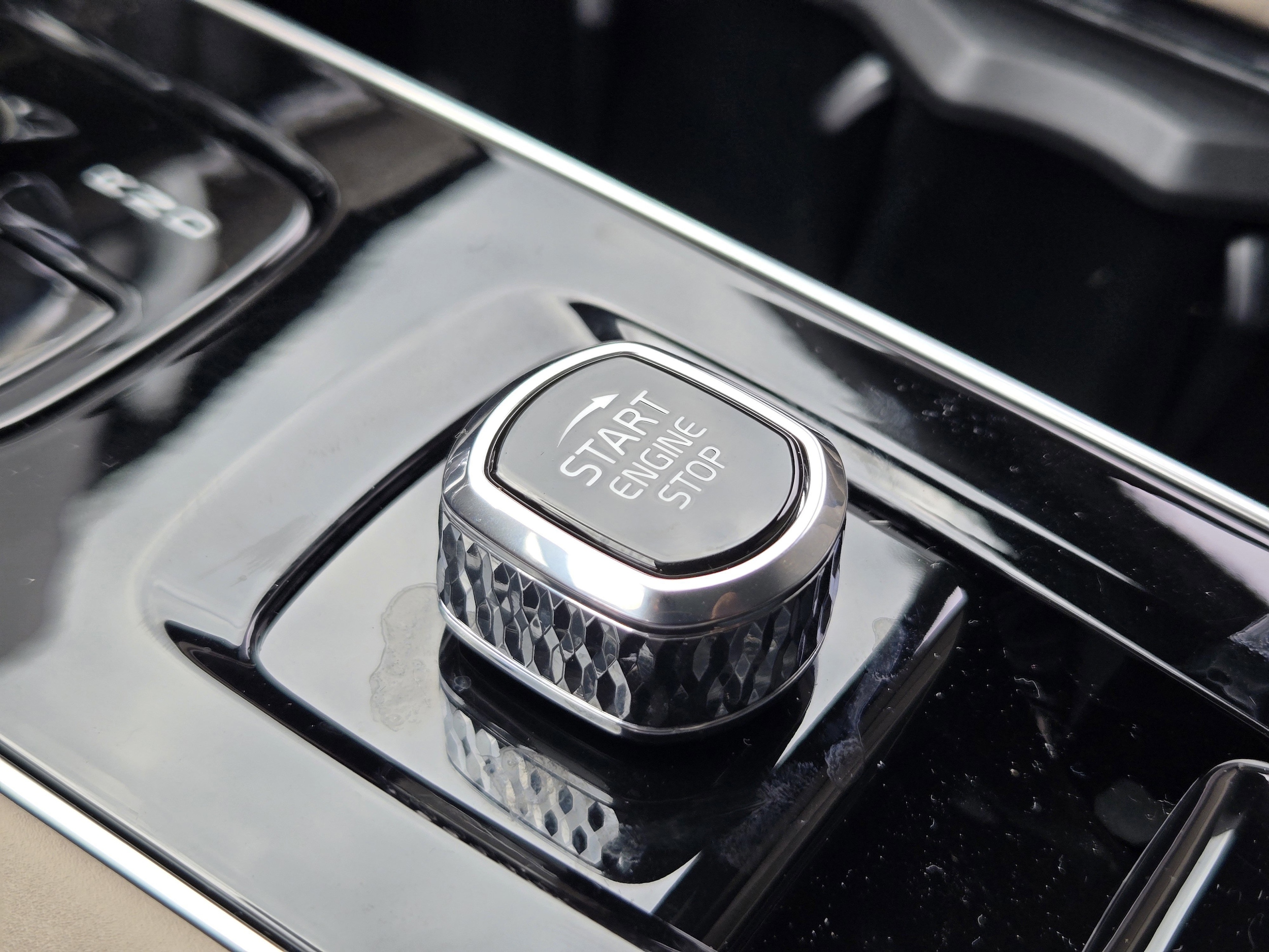 2026 Volvo XC90 Plus - Photo 19