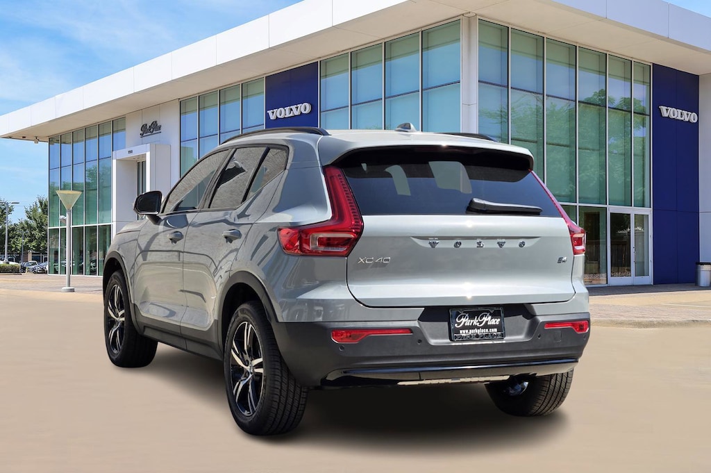 New 2026 Volvo XC40 B4 Core SUV