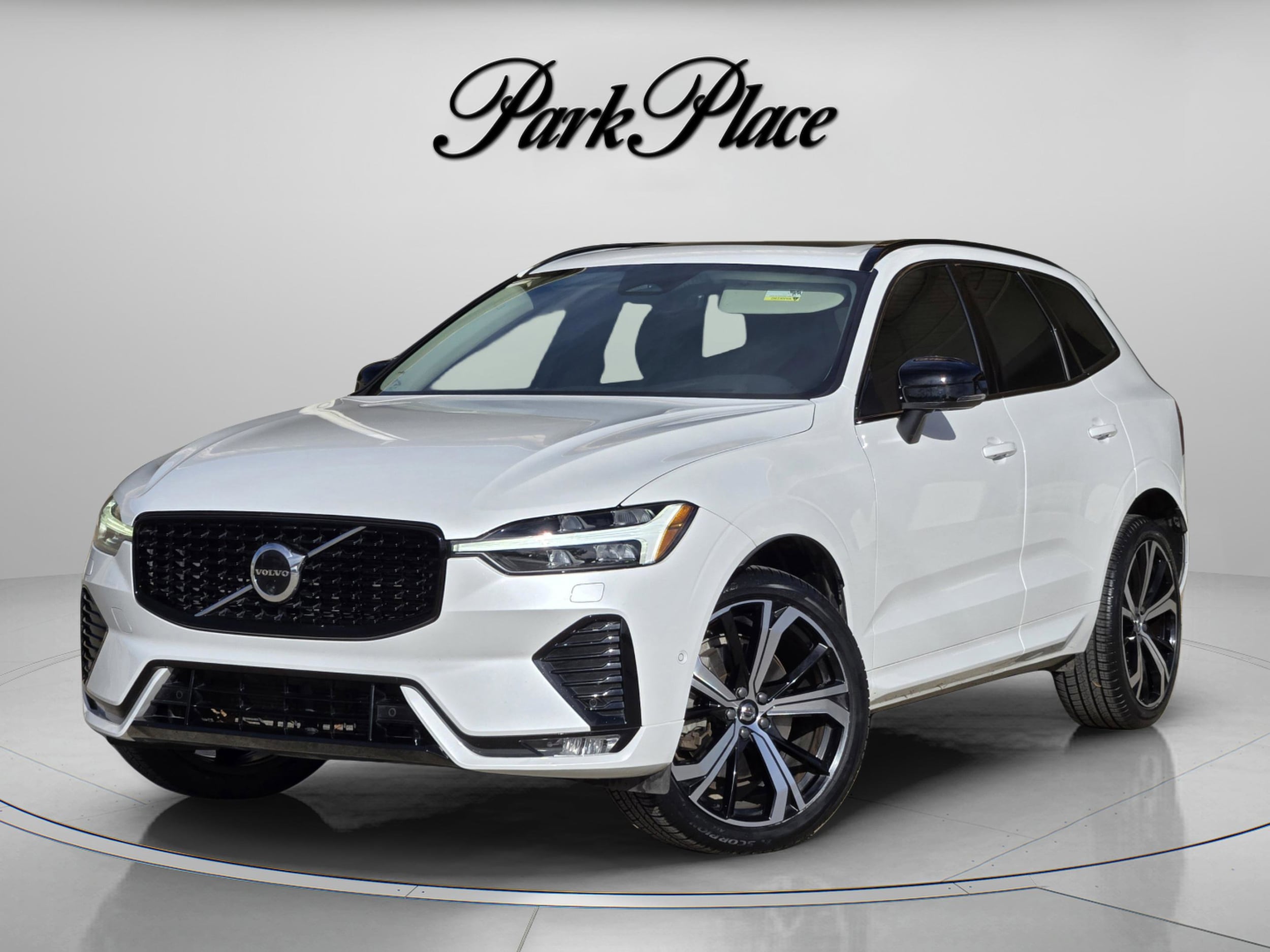 2023 Volvo XC60 B6 Ultimate Dark Theme AWD's photo