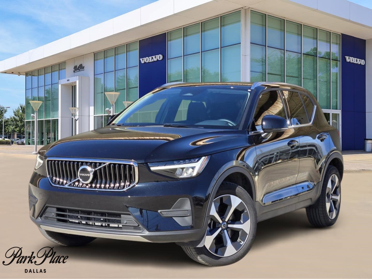 2025 Volvo XC40 Core's photo