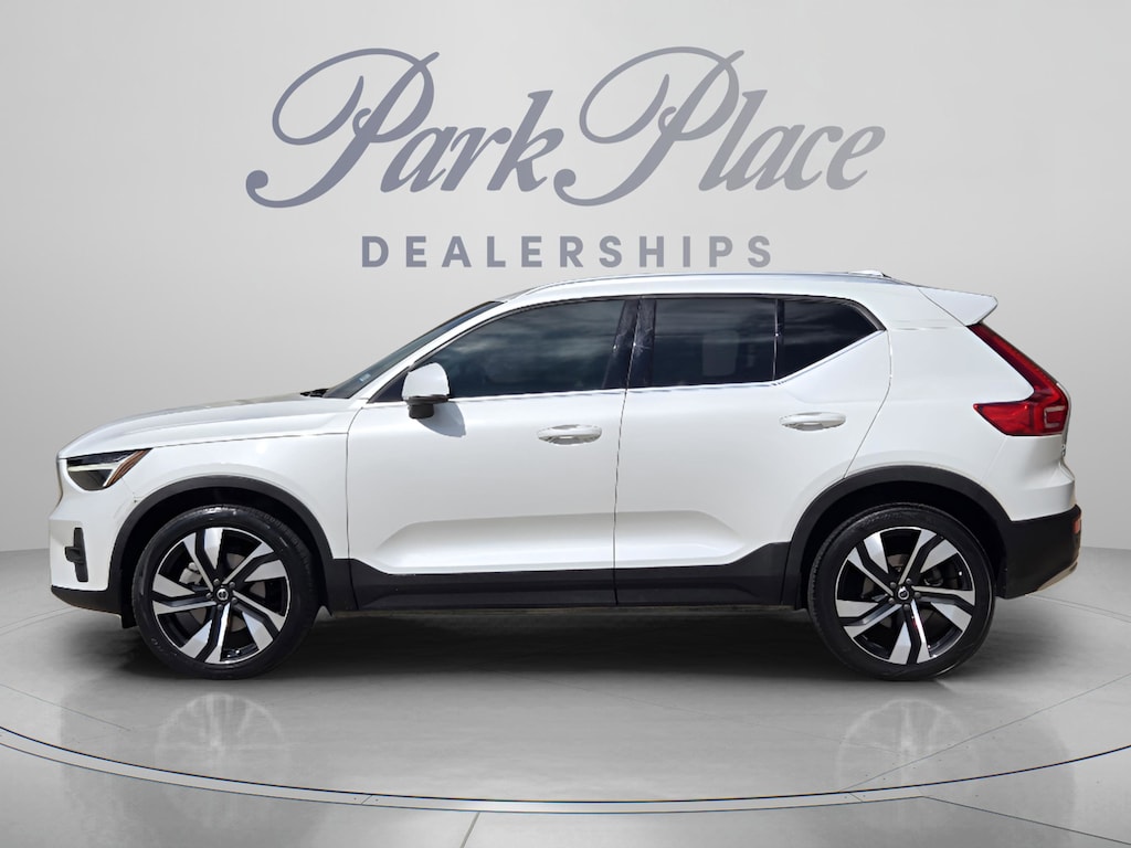 Used 2023 Volvo XC40 B5 AWD Plus Bright SUV
