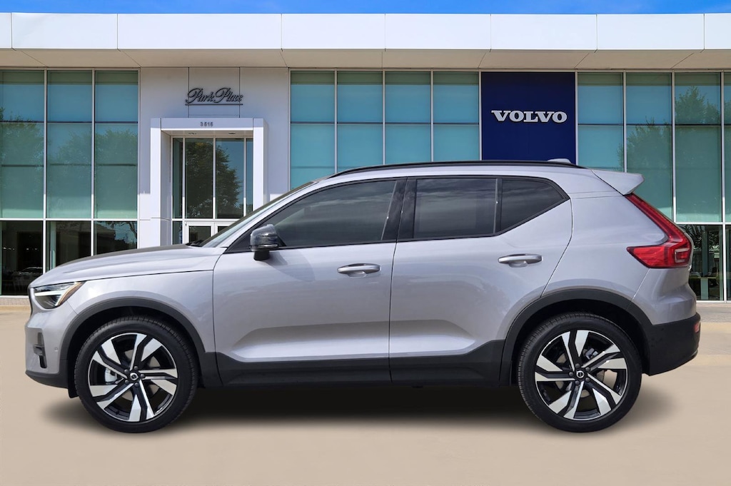 Used 2026 Volvo XC40 B5 Plus SUV