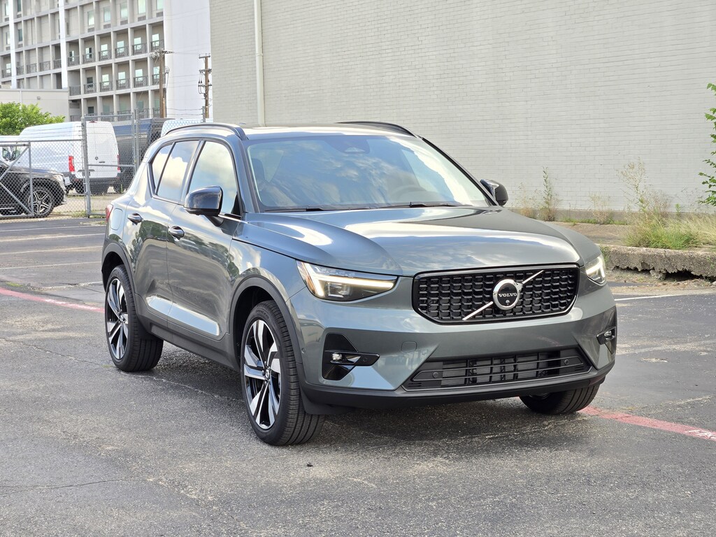 New 2026 Volvo XC40 B5 Ultra SUV