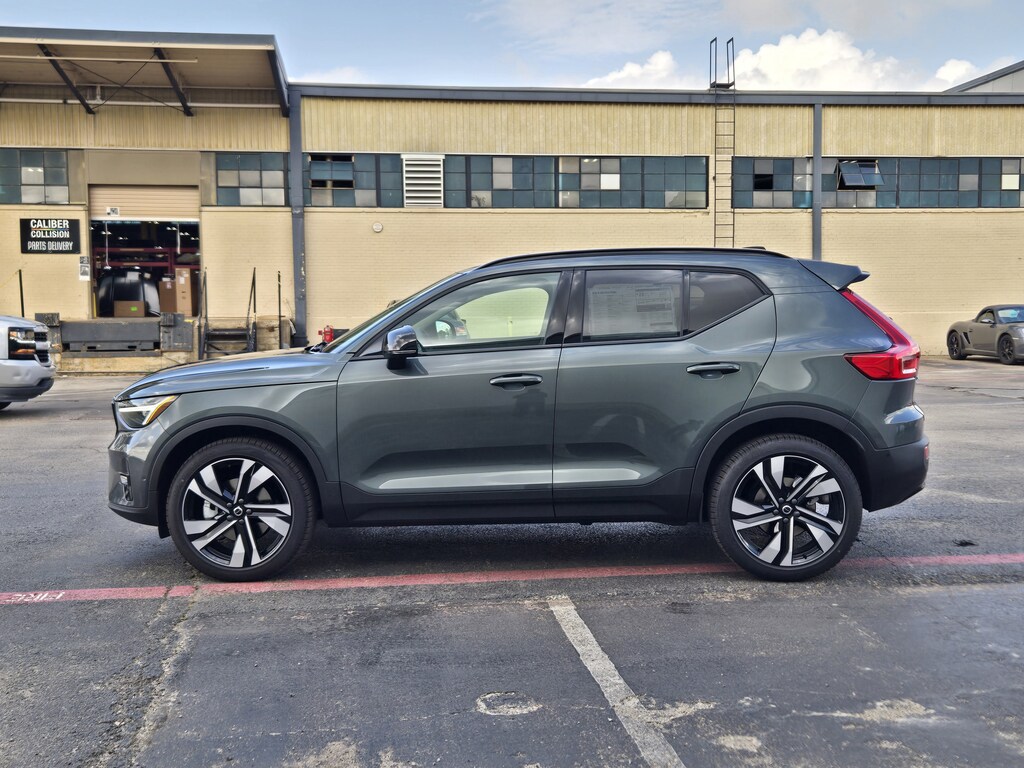 New 2026 Volvo XC40 B5 Ultra SUV