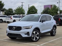 2026 Volvo XC40 B5 Plus AWD SUV