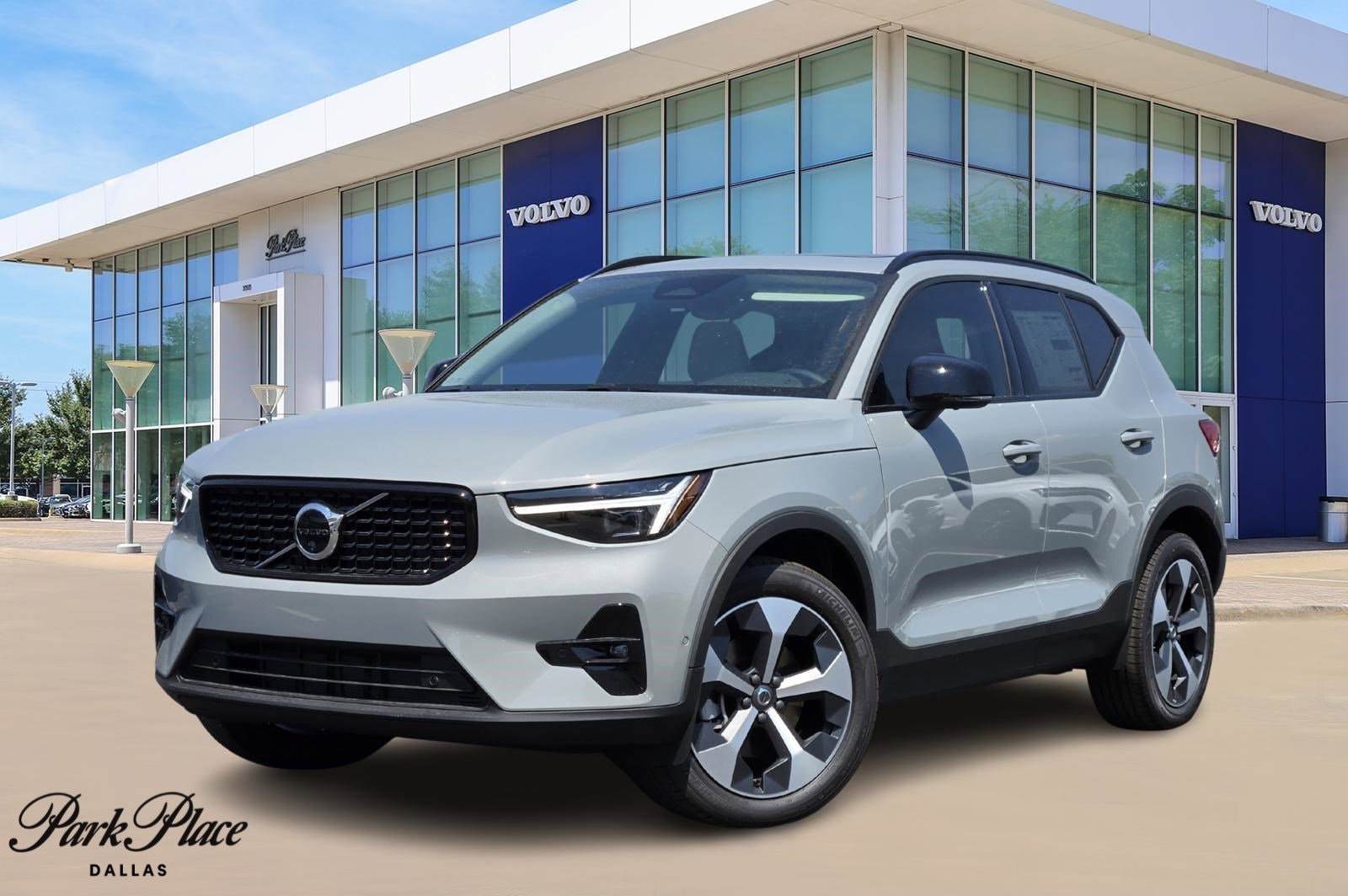 2025 Volvo XC40 Plus's photo