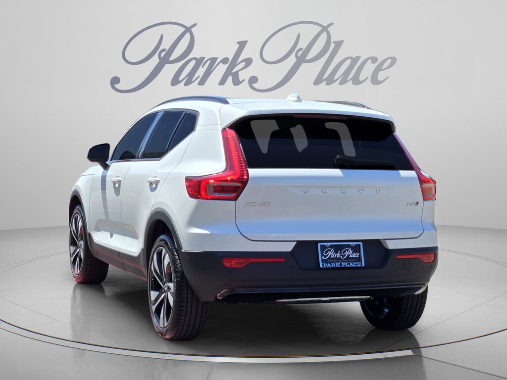 New 2026 Volvo XC40 B5 Ultra SUV