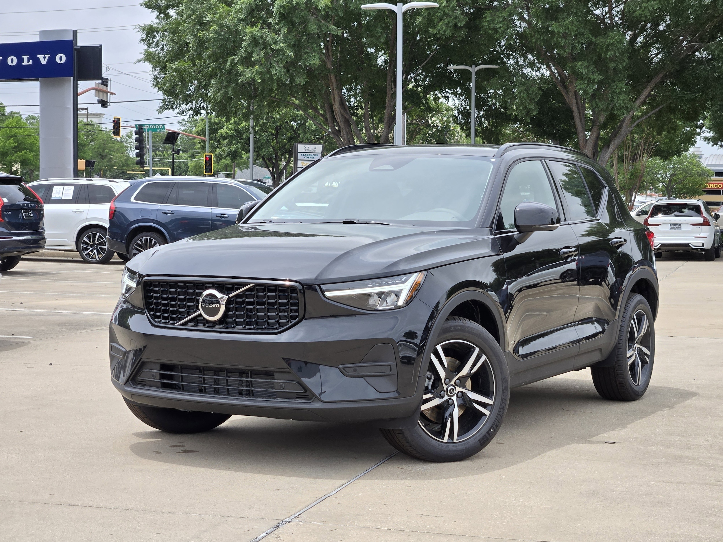 2026 Volvo XC40 B5 Core Dark AWD's photo